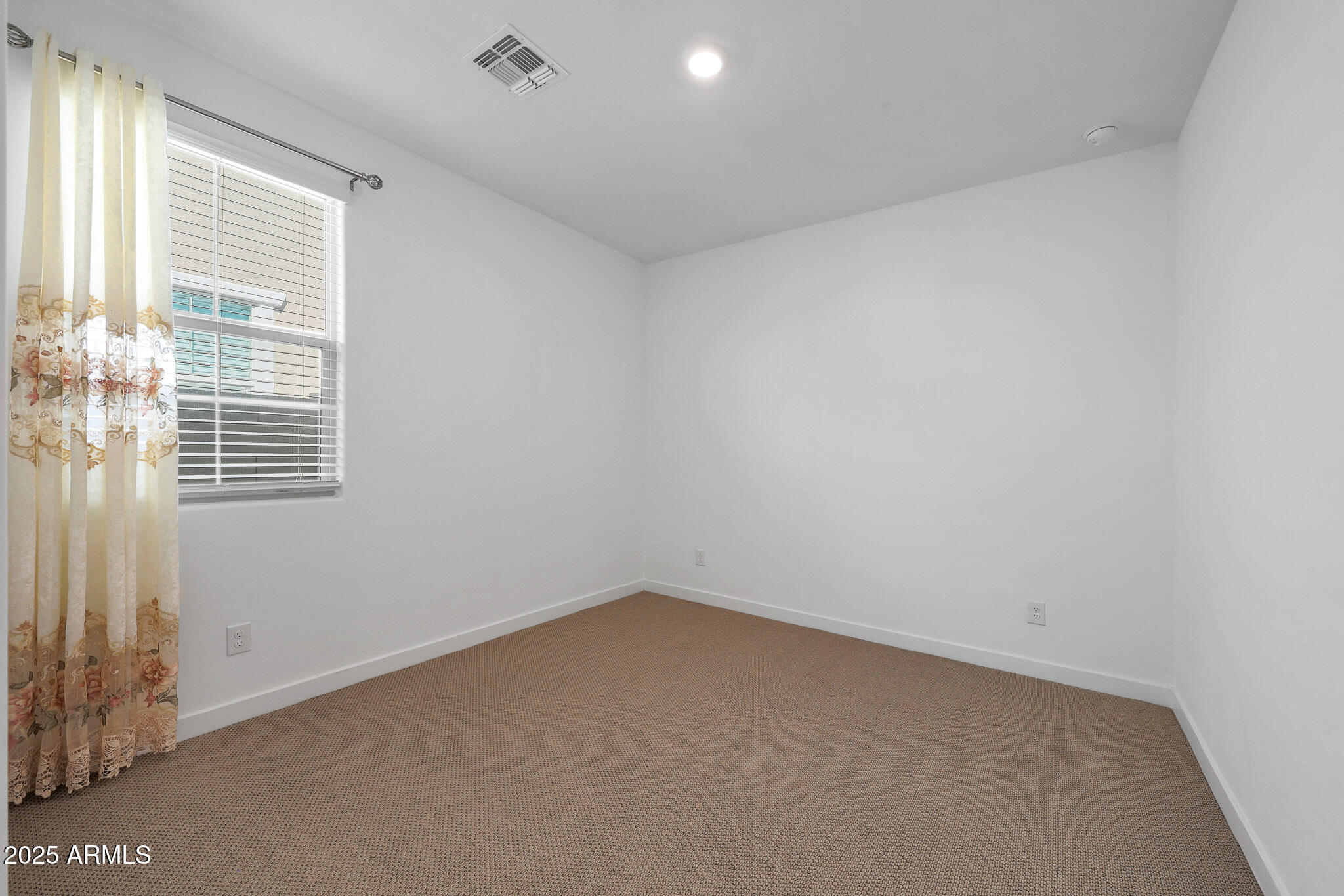 98 E LEO Place