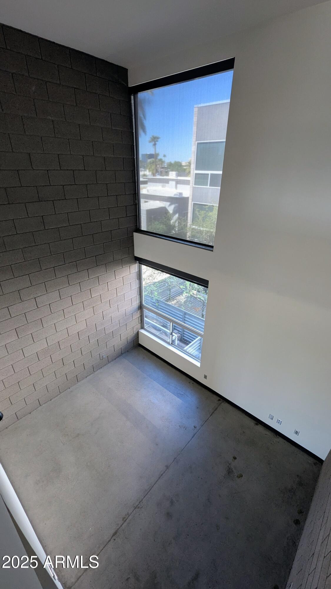 525 E Willetta Street Apt 8