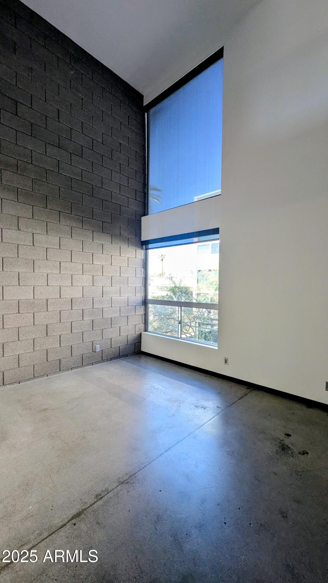 525 E Willetta Street Apt 8