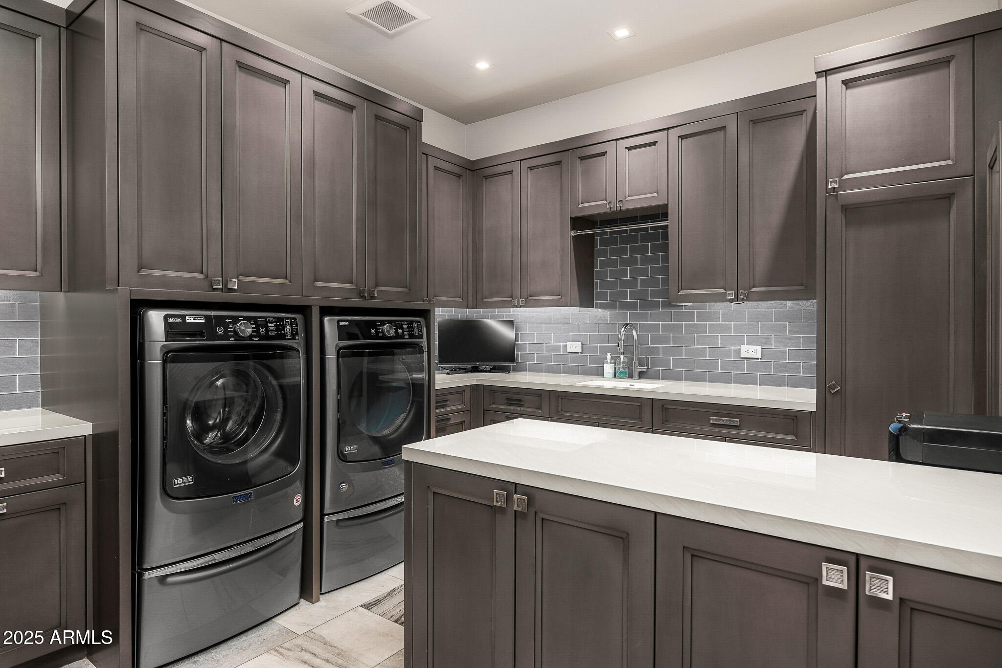 6850 N 39TH Place