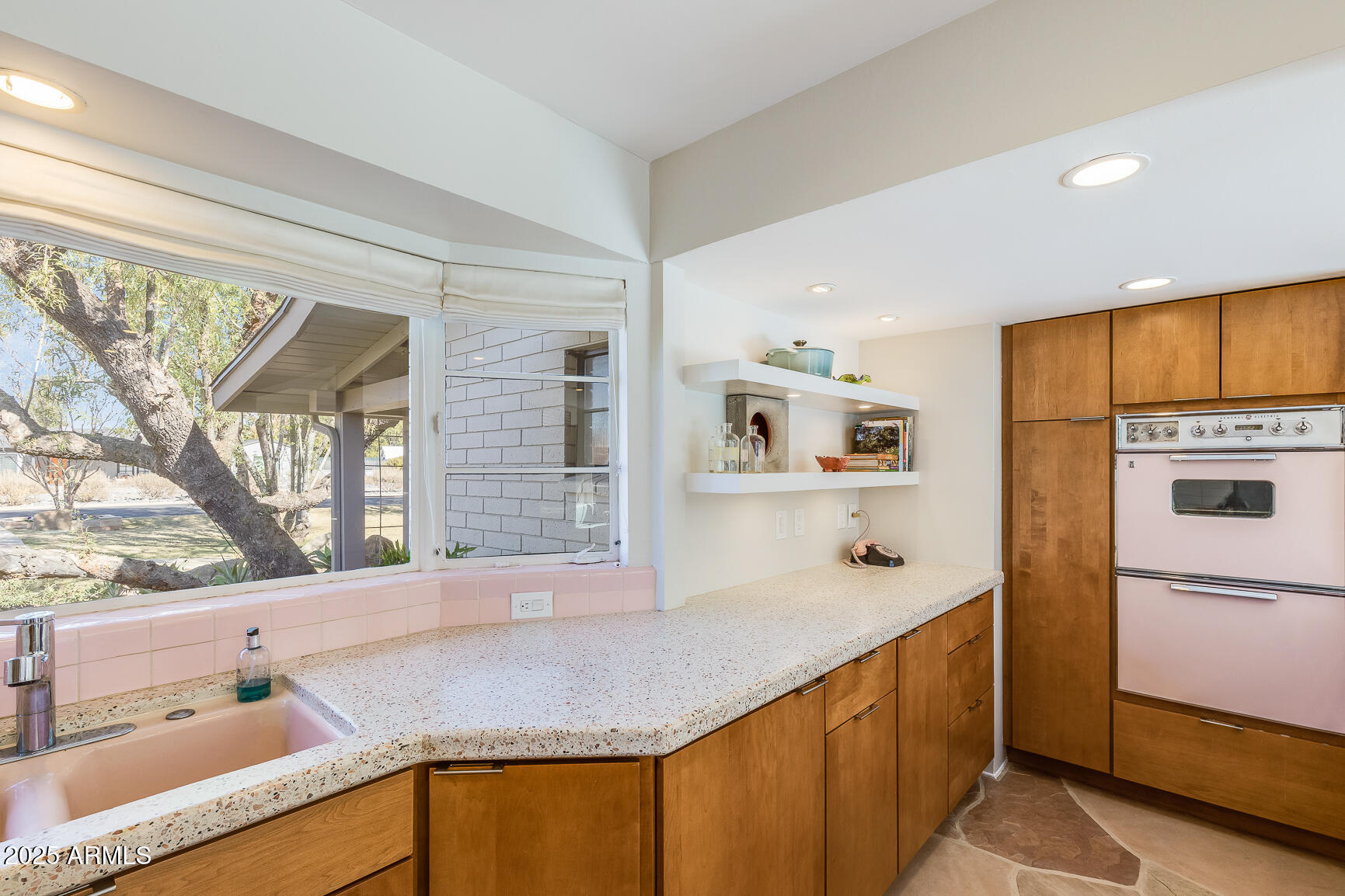 245 W BERRIDGE Lane