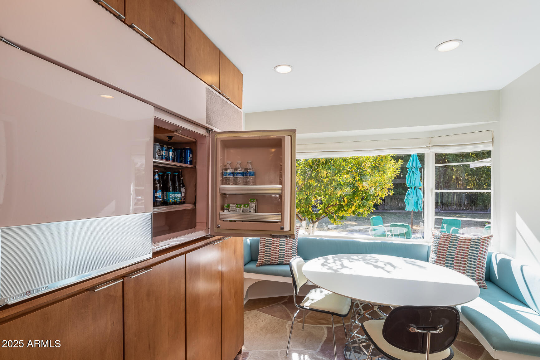 245 W BERRIDGE Lane
