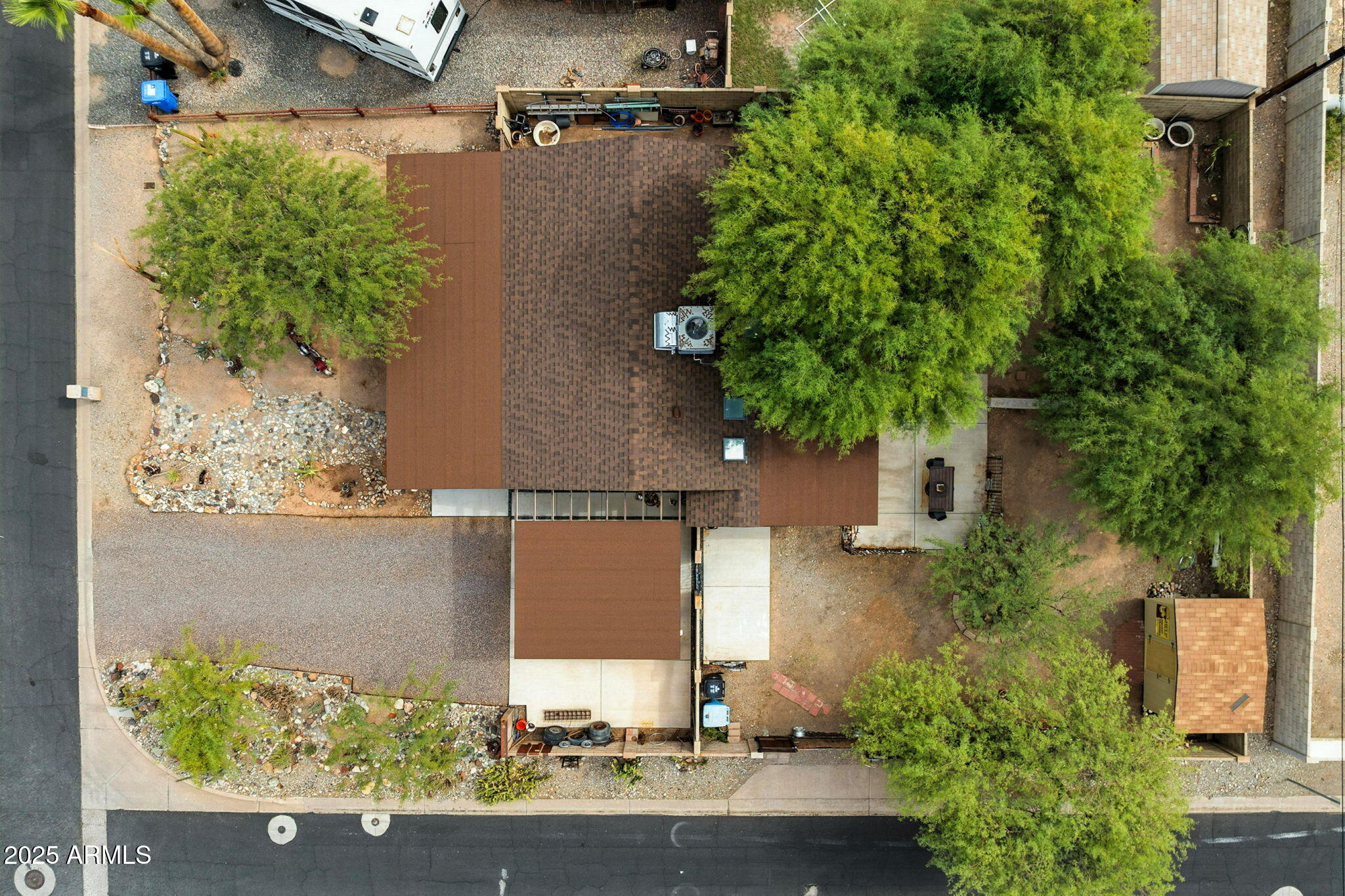 1525 E LOMA Lane