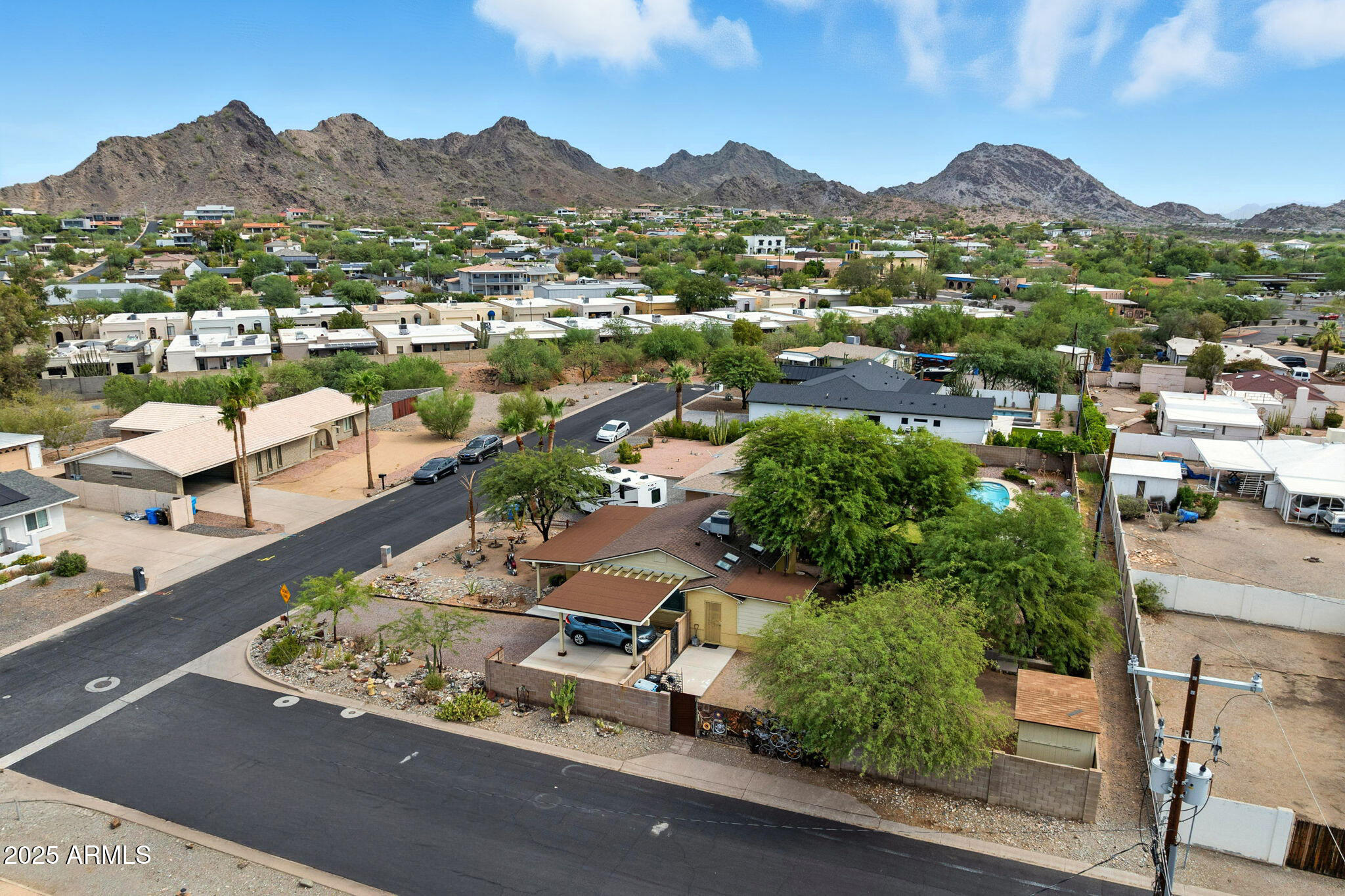 1525 E LOMA Lane