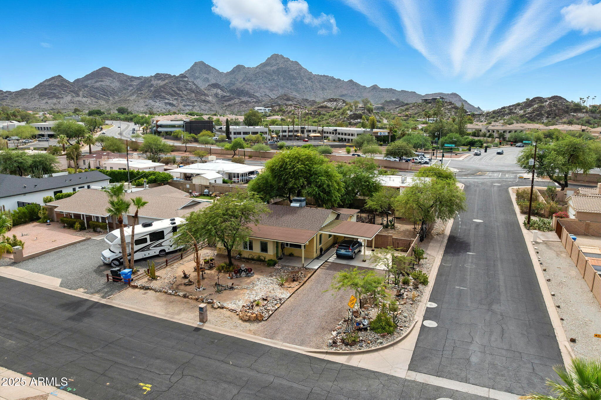 1525 E LOMA Lane