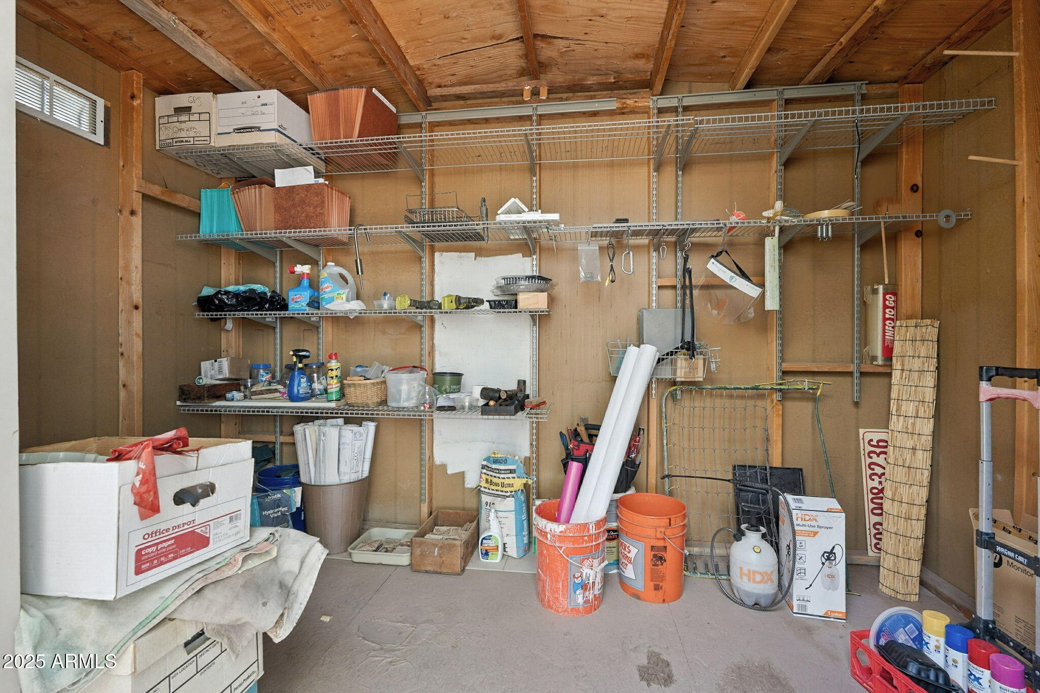 1525 E LOMA Lane