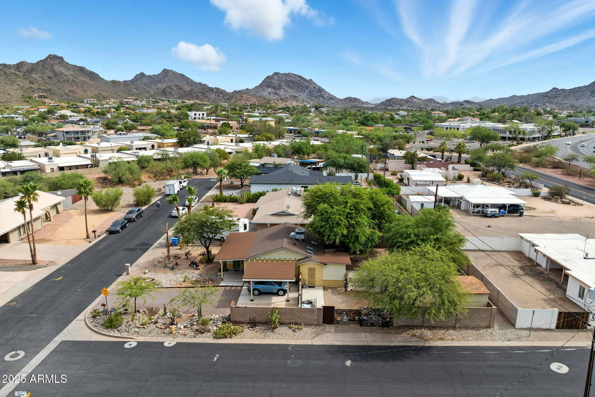 1525 E LOMA Lane