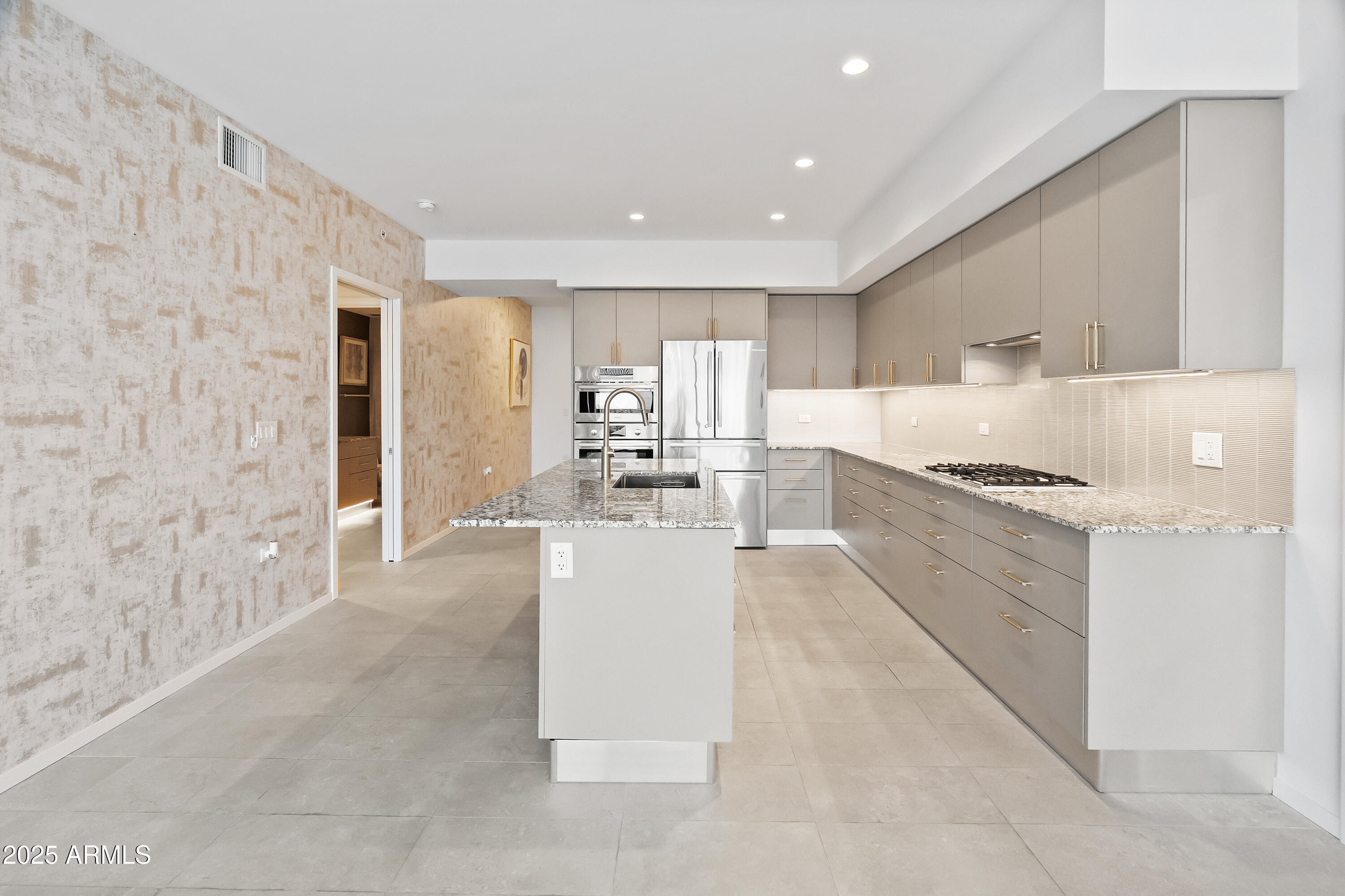 7180 E KIERLAND Boulevard 815