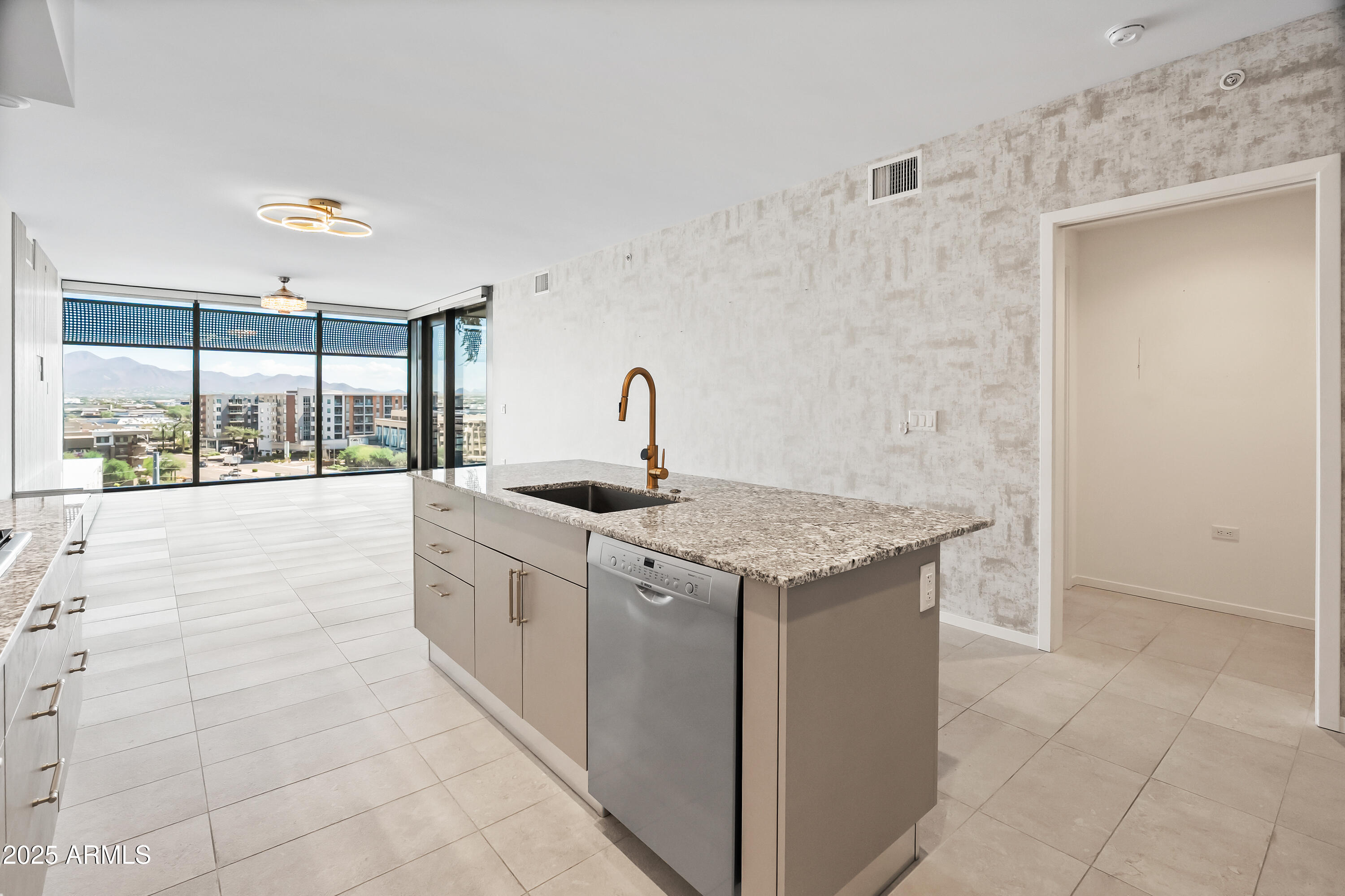 7180 E KIERLAND Boulevard 815