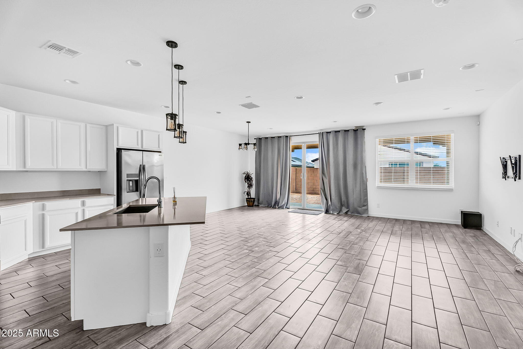 453 E WILEY Way