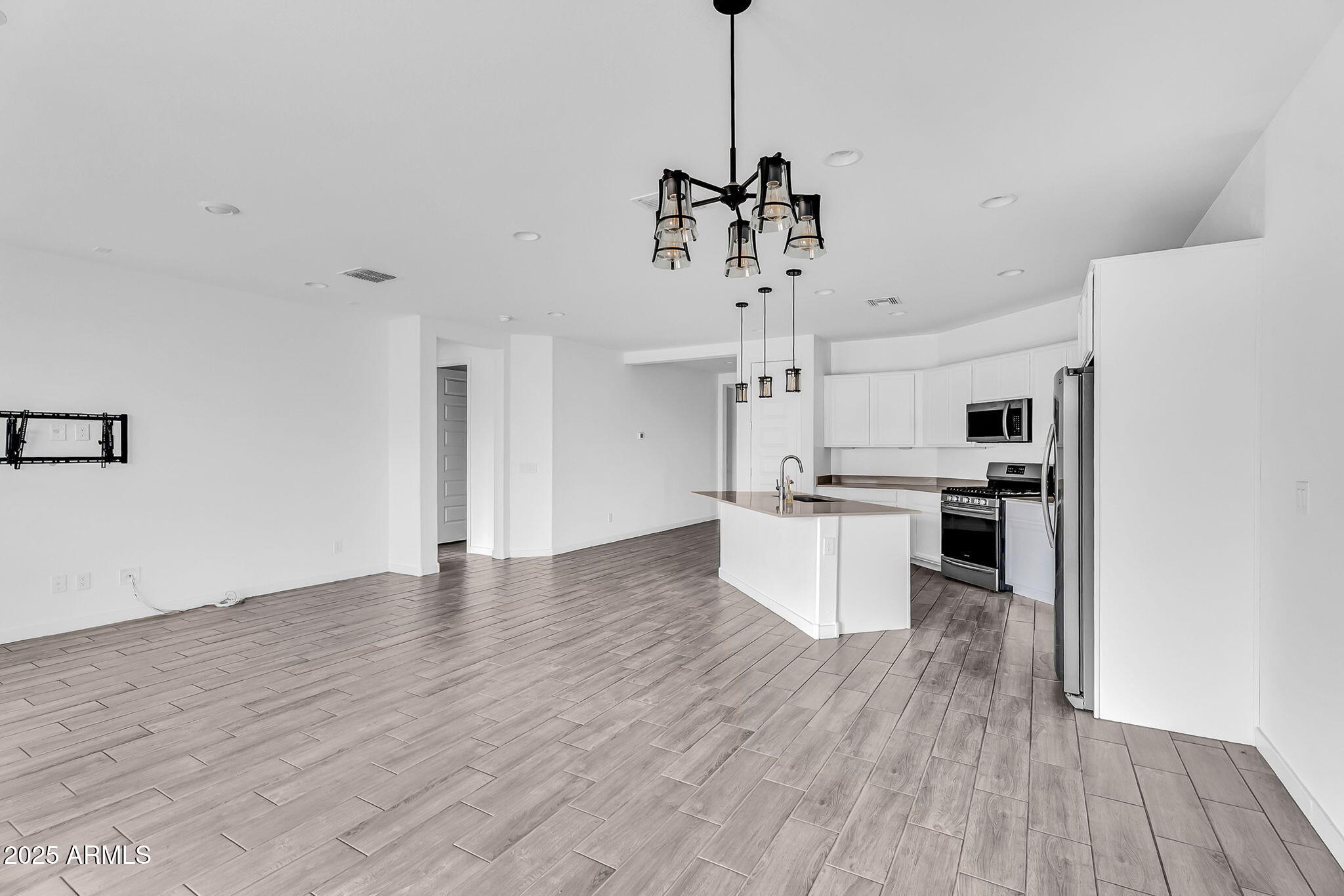 453 E WILEY Way