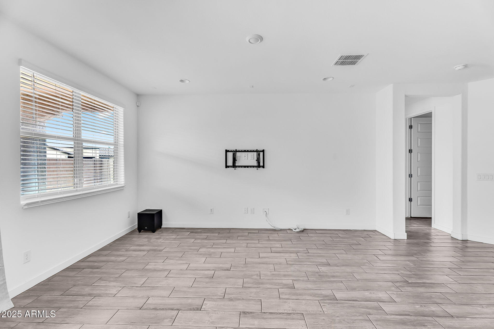 453 E WILEY Way