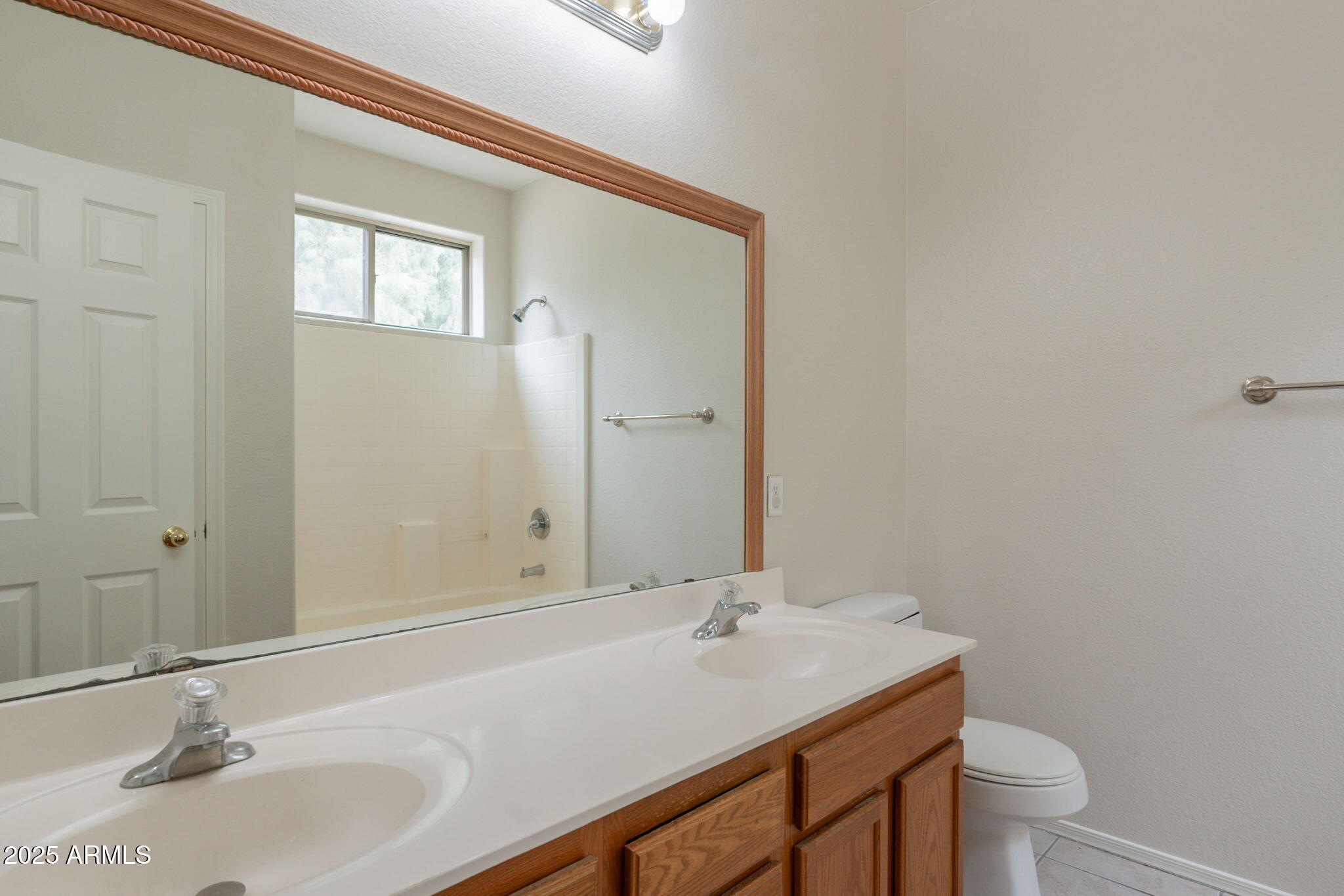 2210 N 27TH Place