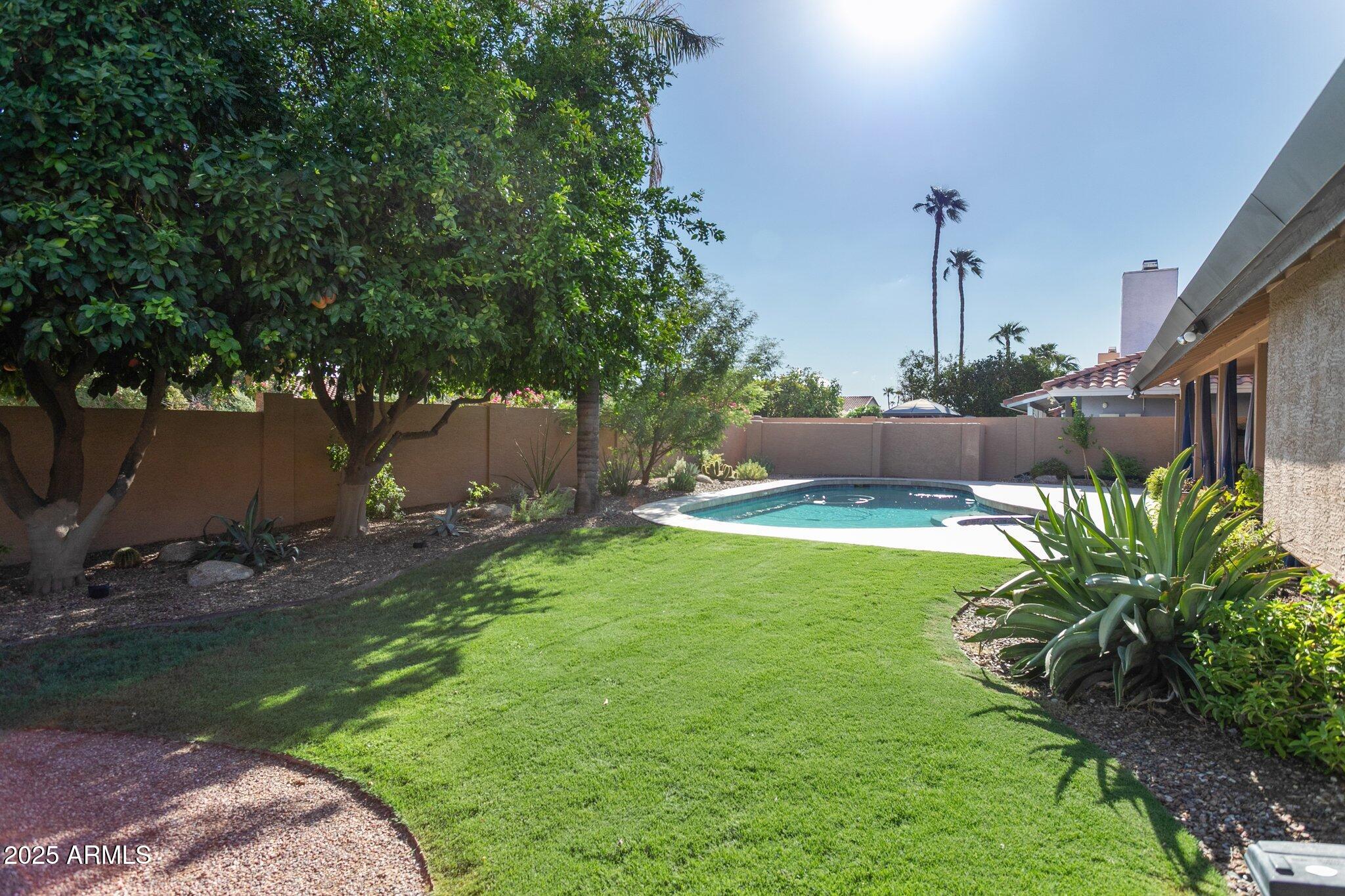 5903 E PARADISE Lane