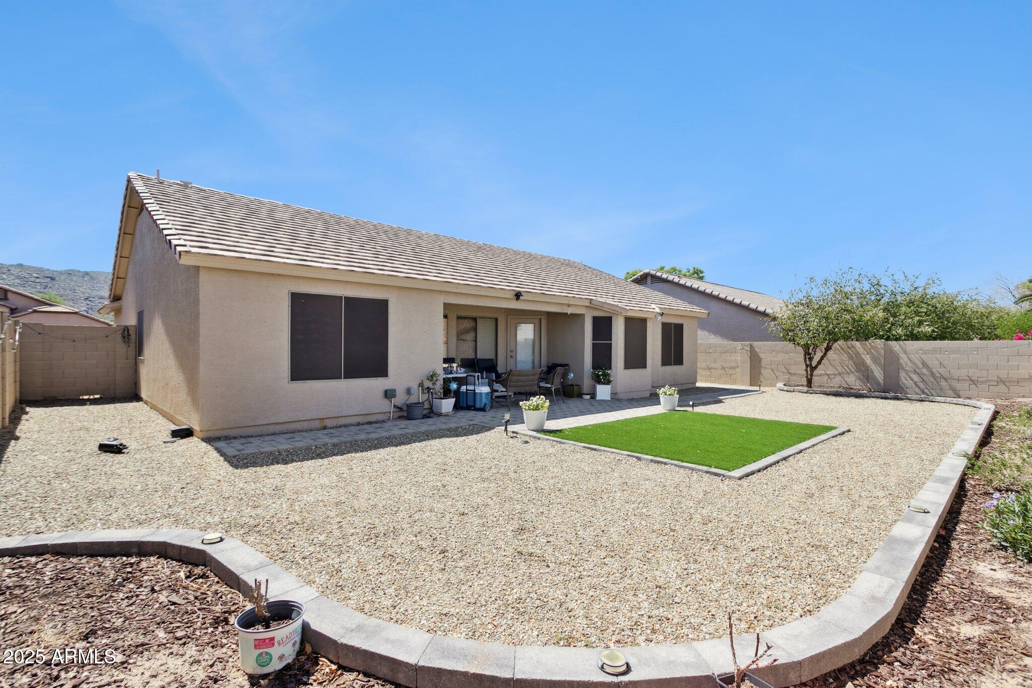 1648 E DESERT Lane
