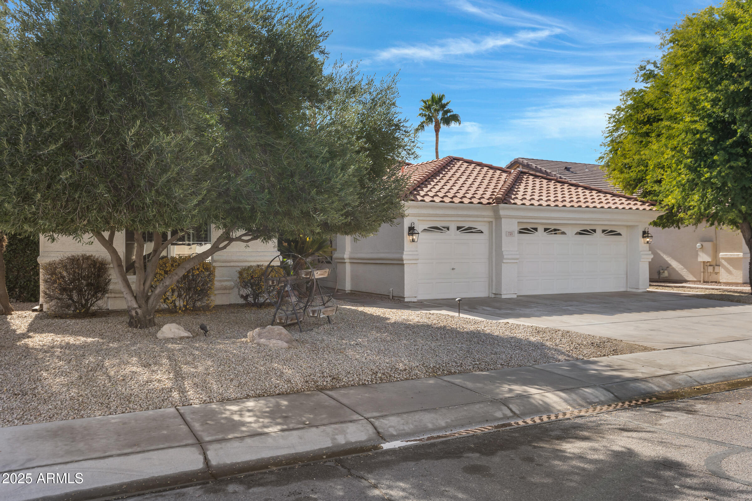 721 W CHERRYWOOD Drive
