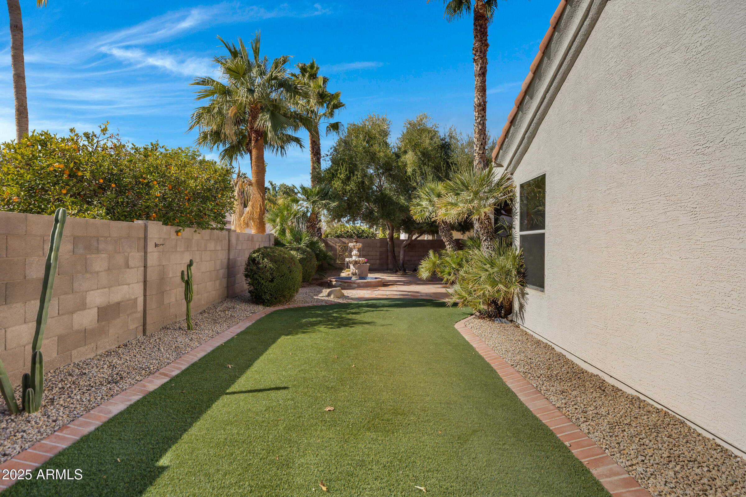 721 W CHERRYWOOD Drive