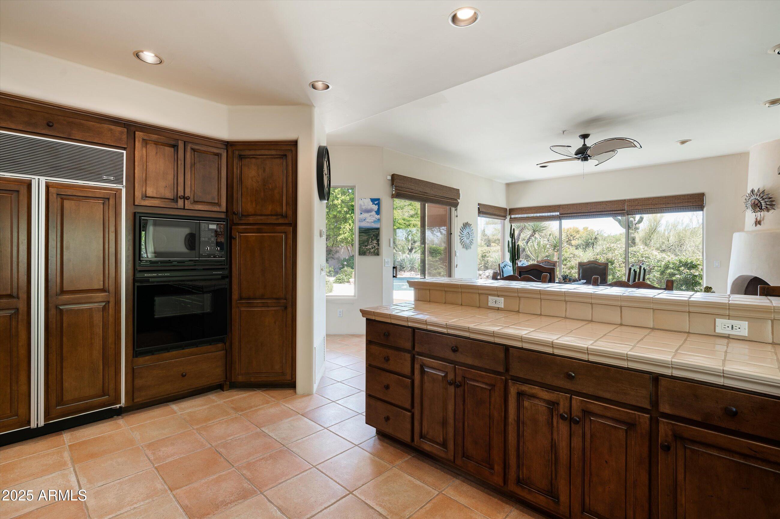 34221 N BOULDERS Parkway