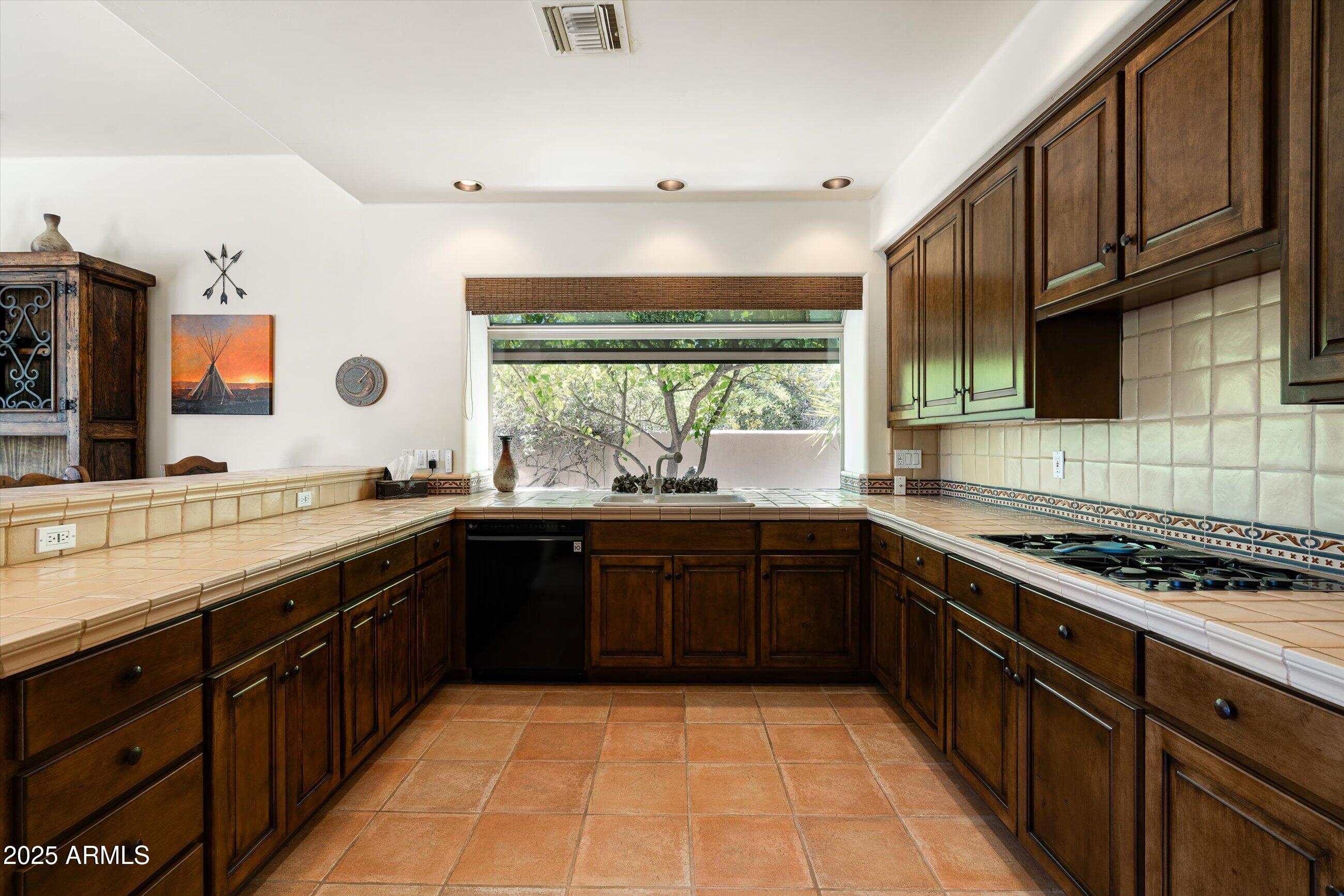 34221 N BOULDERS Parkway