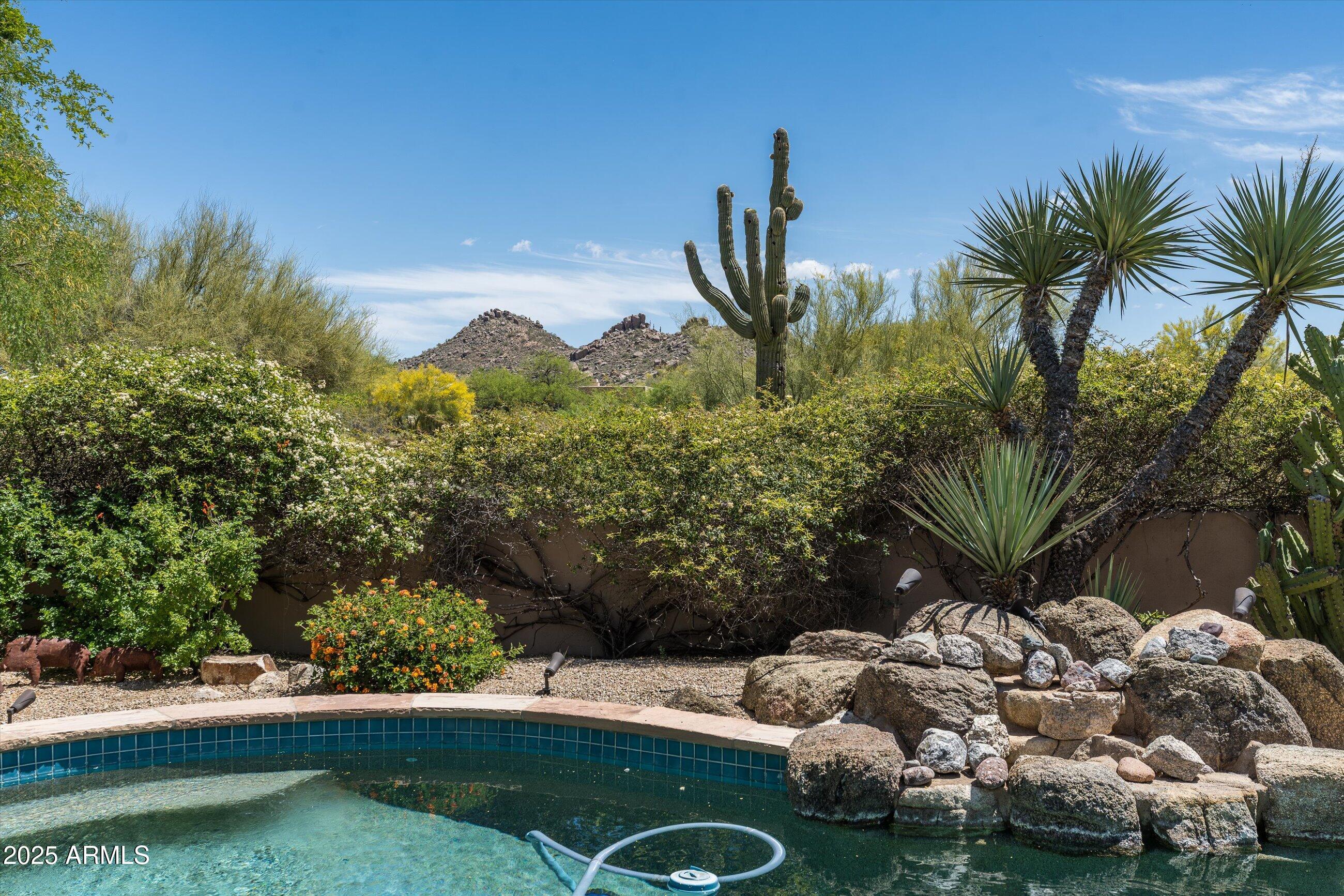 34221 N BOULDERS Parkway