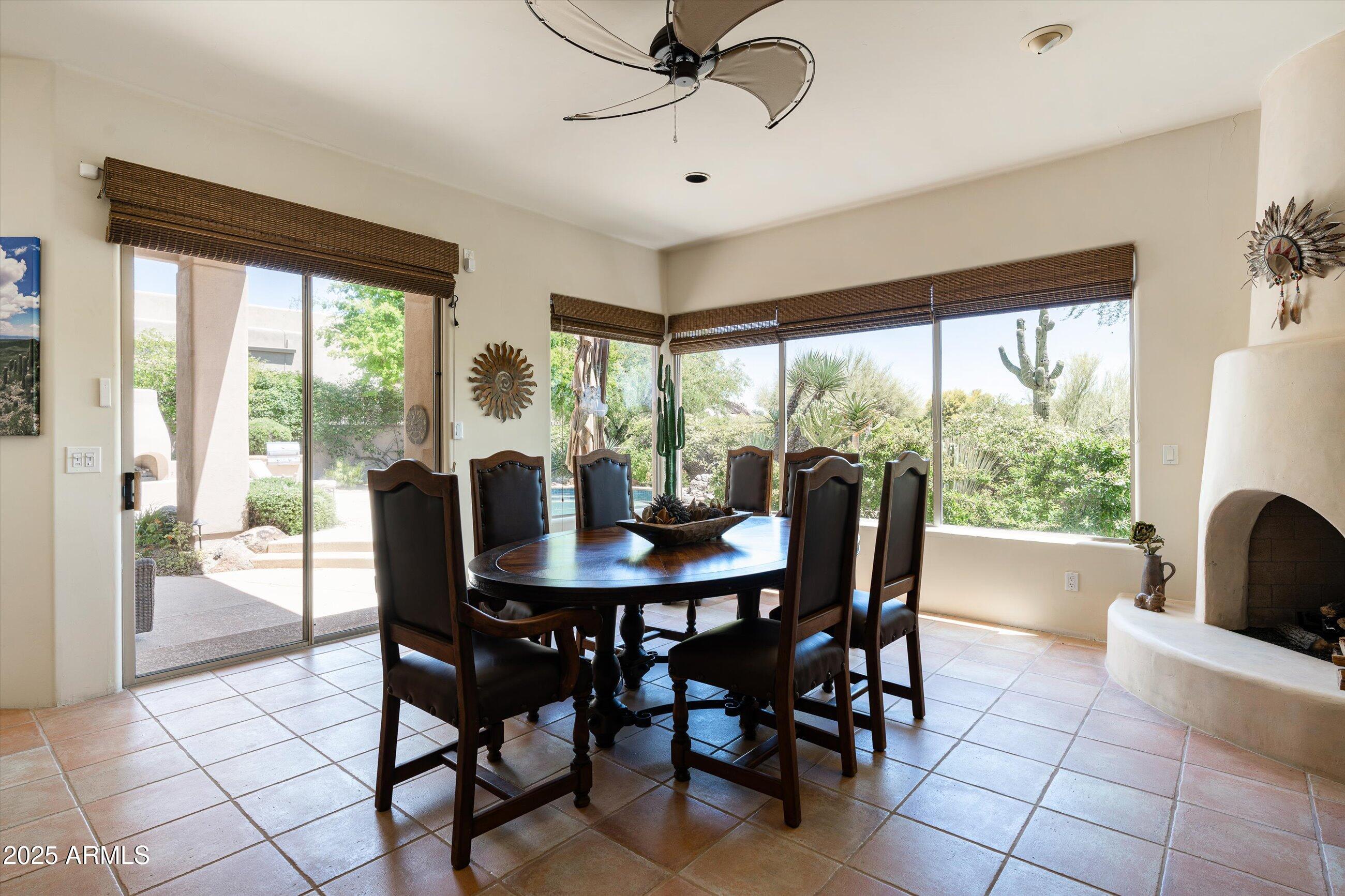 34221 N BOULDERS Parkway