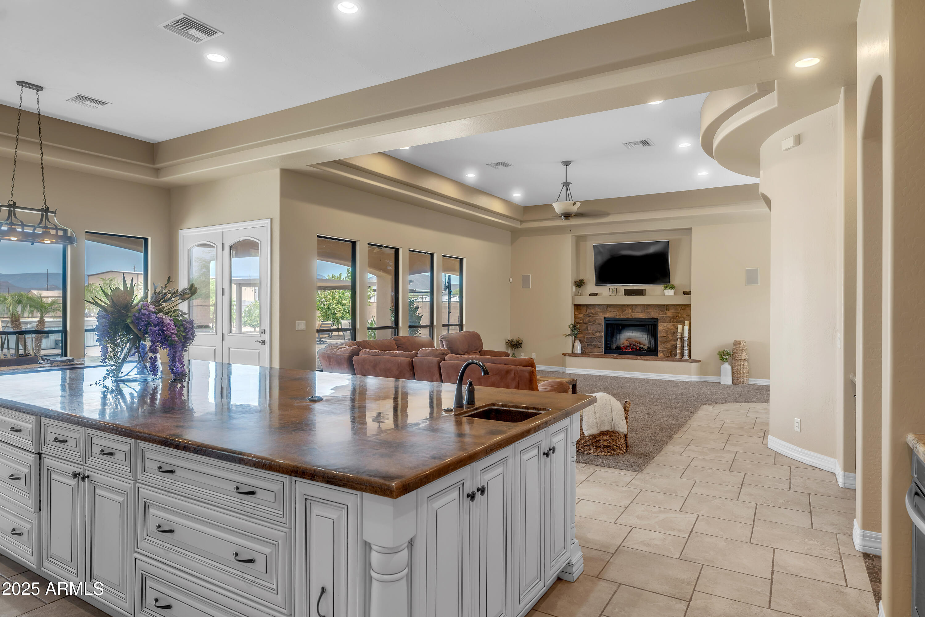 810 W HIDDEN VALLEY Drive