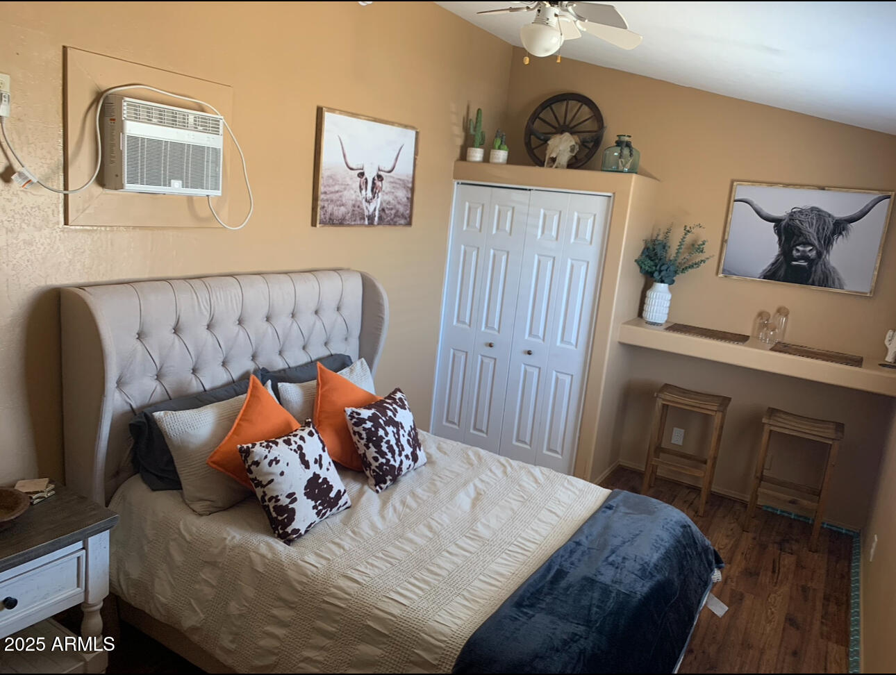 720 W HIDDEN VALLEY Drive -