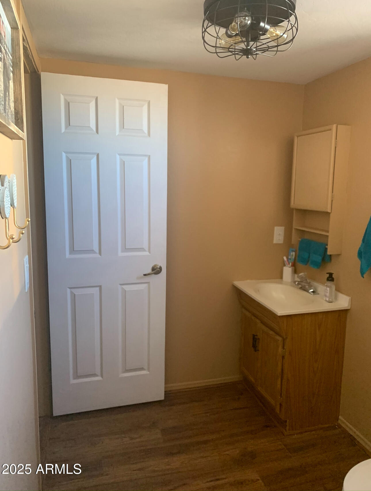 720 W HIDDEN VALLEY Drive -