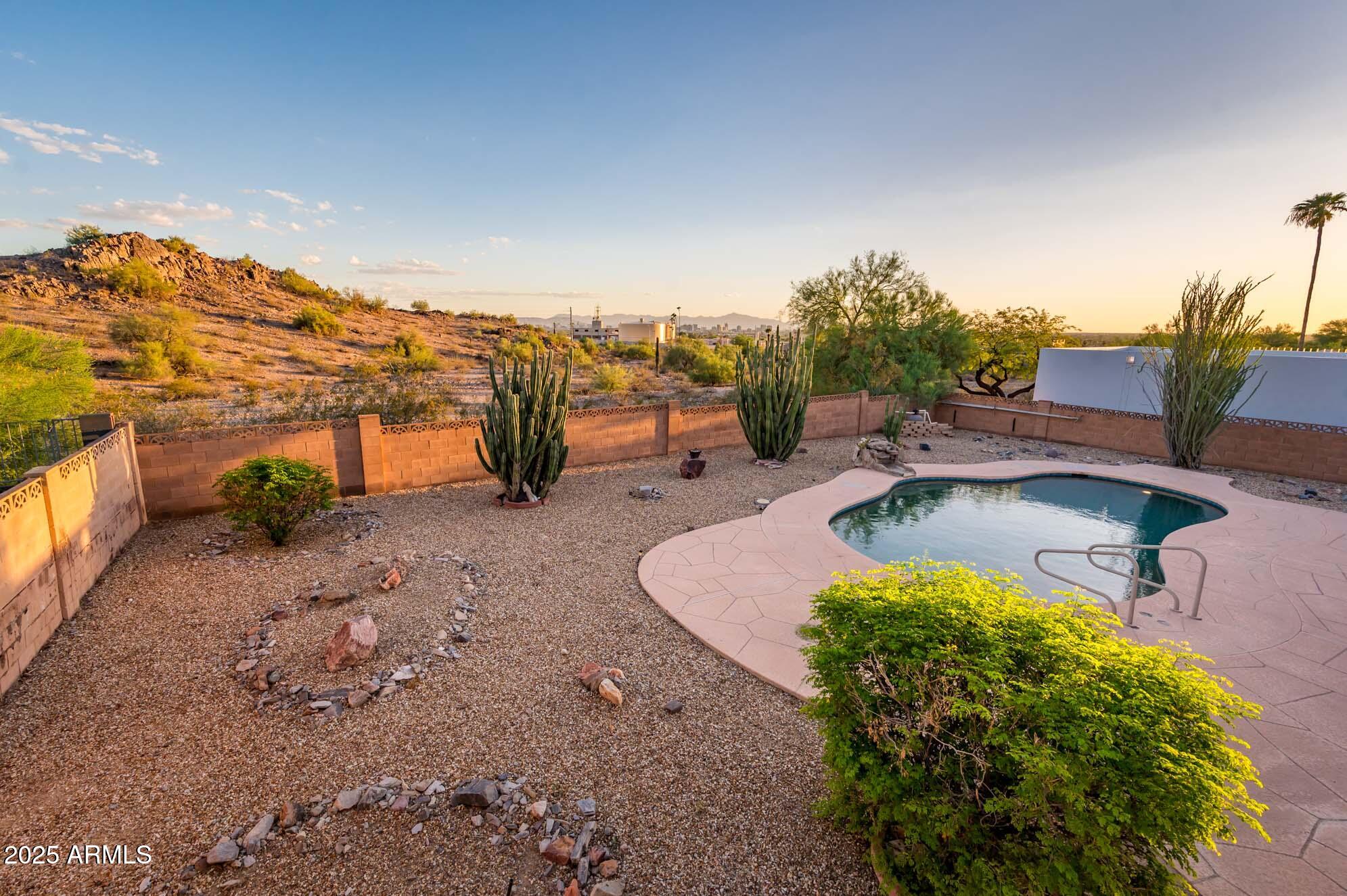 2431 E OCOTILLO Road
