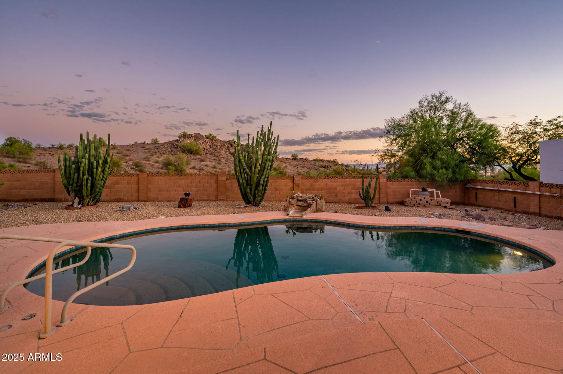 2431 E OCOTILLO Road