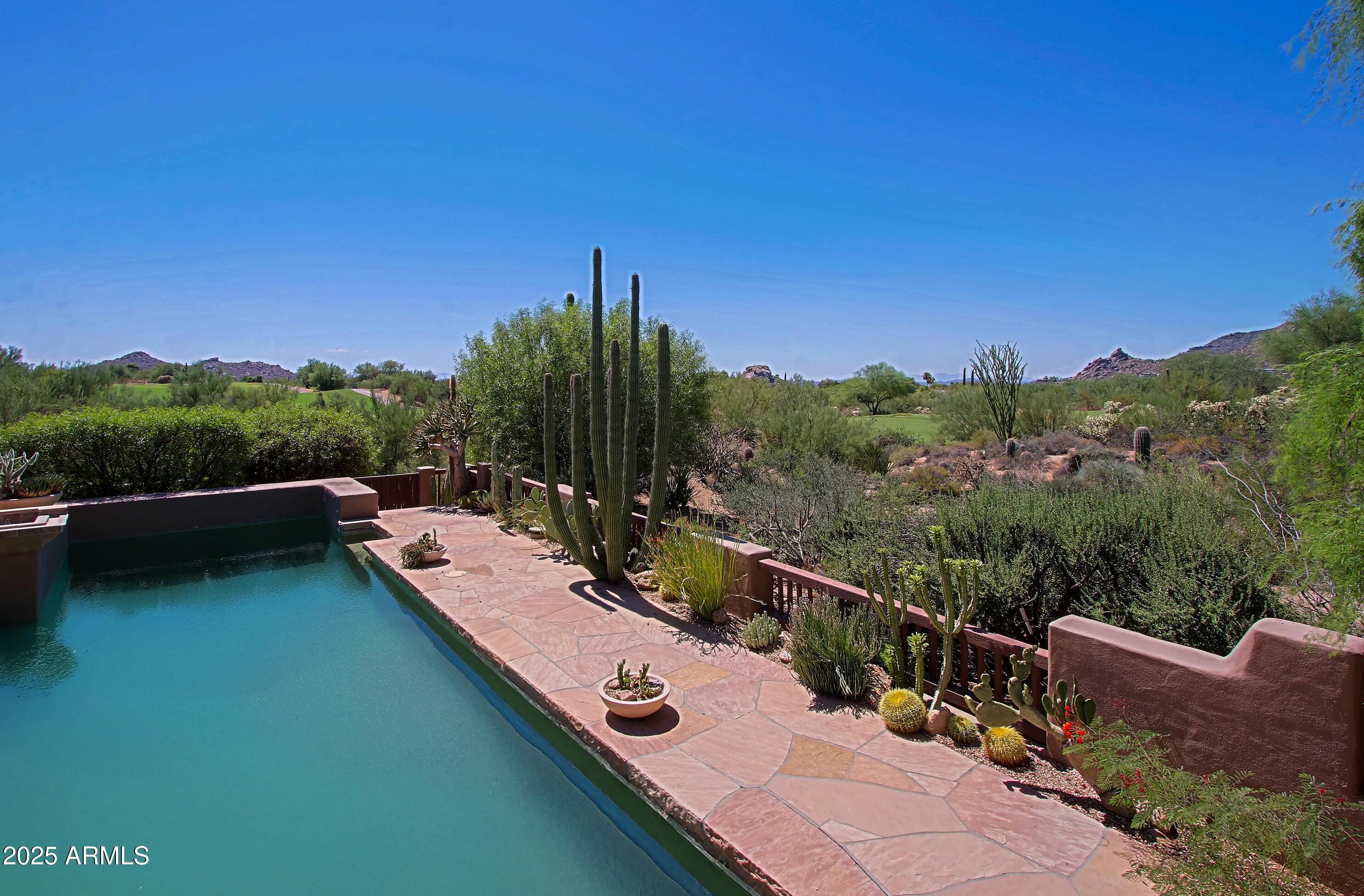 1084 N BOULDER Drive