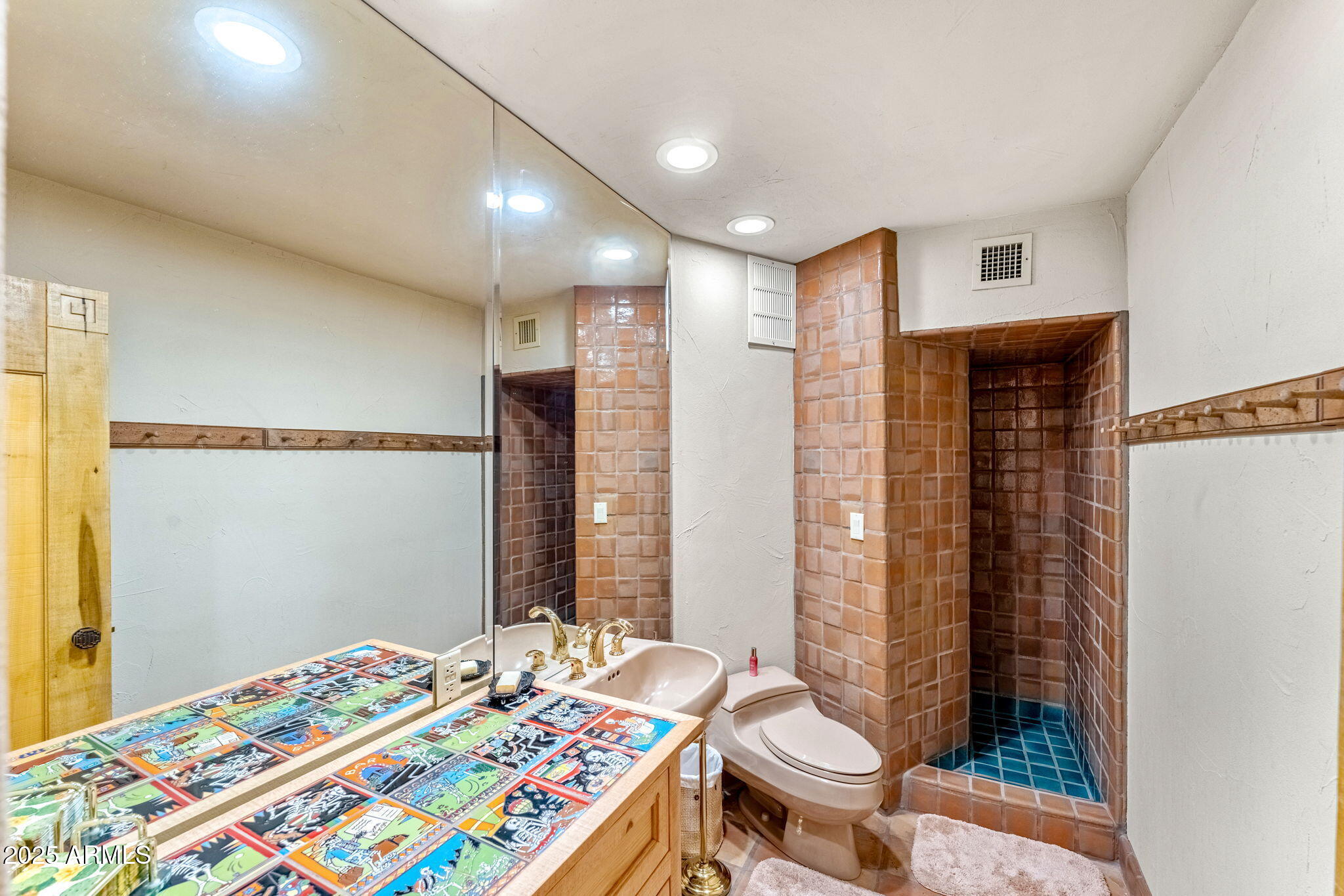 1084 N BOULDER Drive