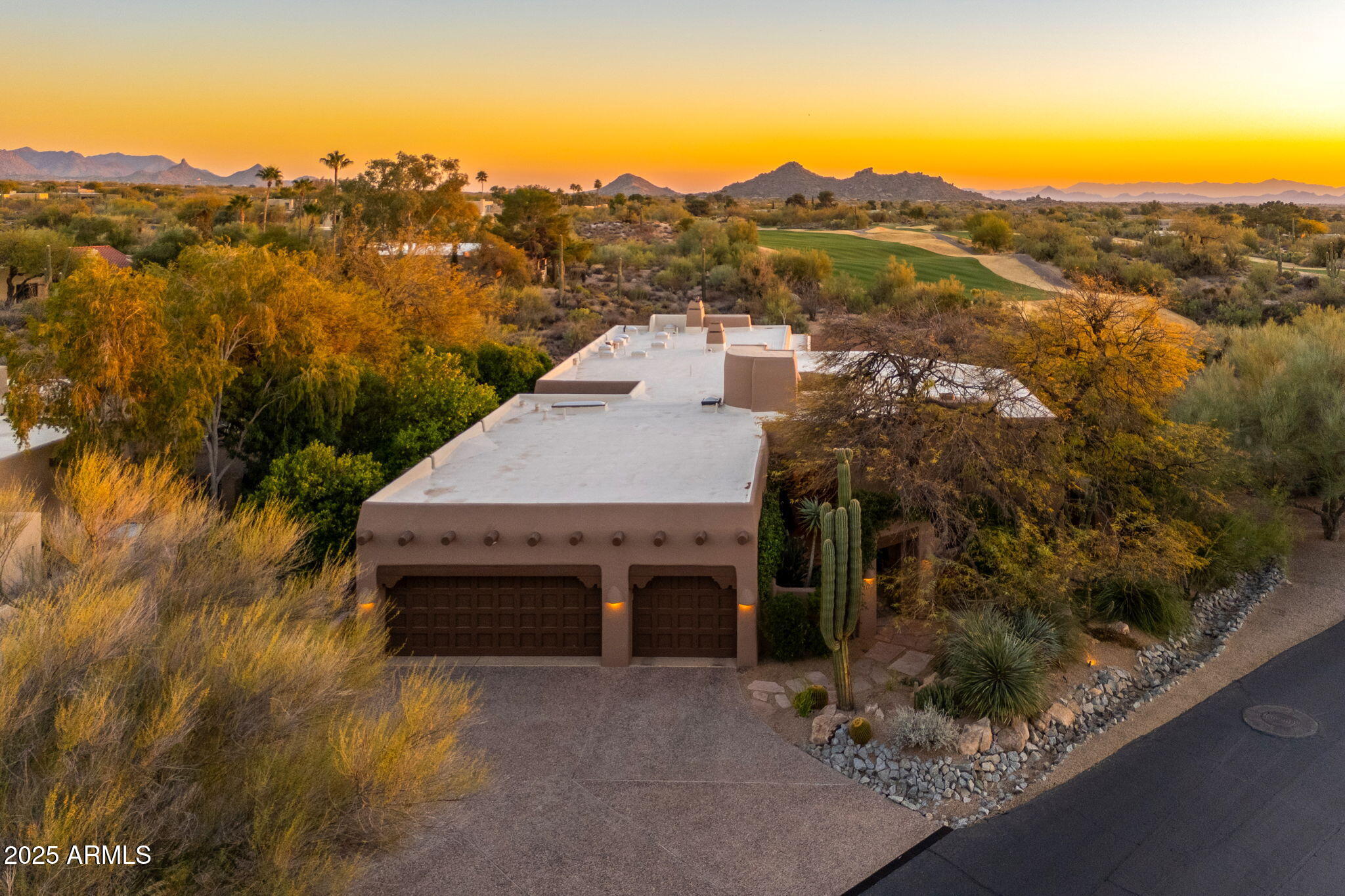 1084 N BOULDER Drive