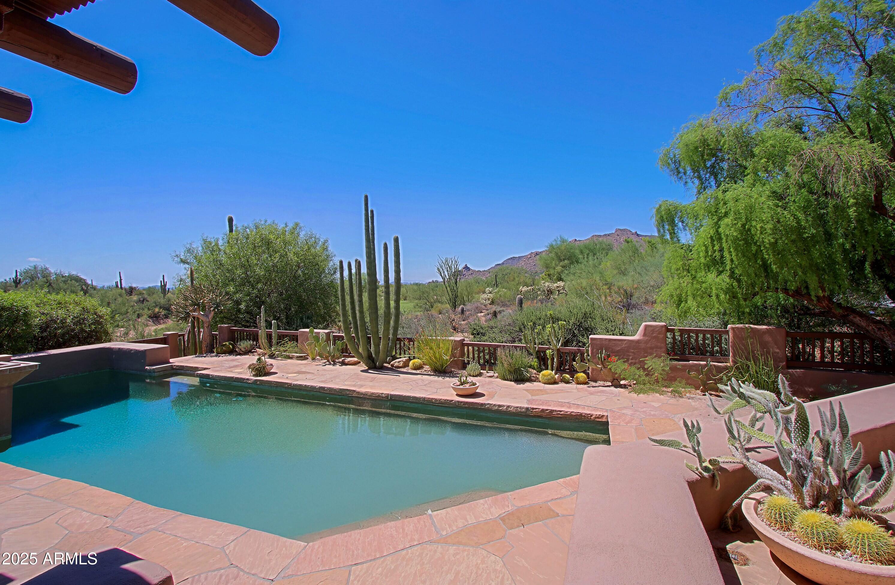 1084 N BOULDER Drive