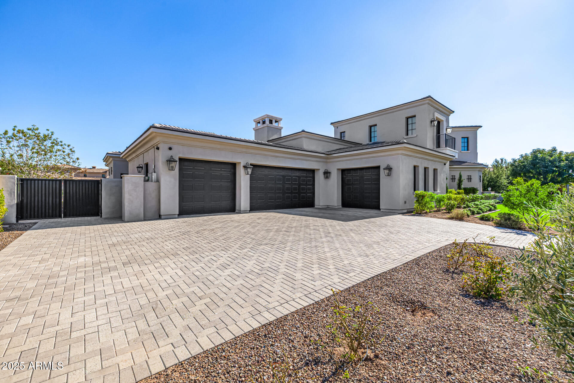 577 W HORSESHOE Place