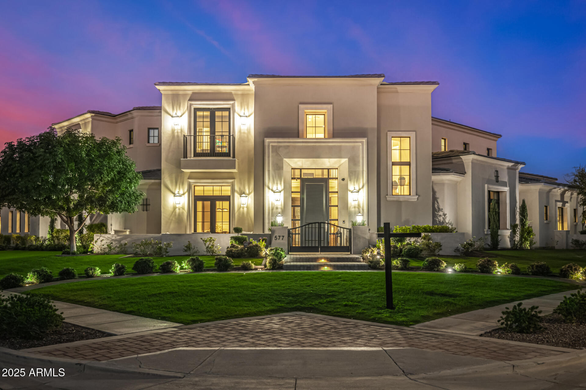 577 W HORSESHOE Place