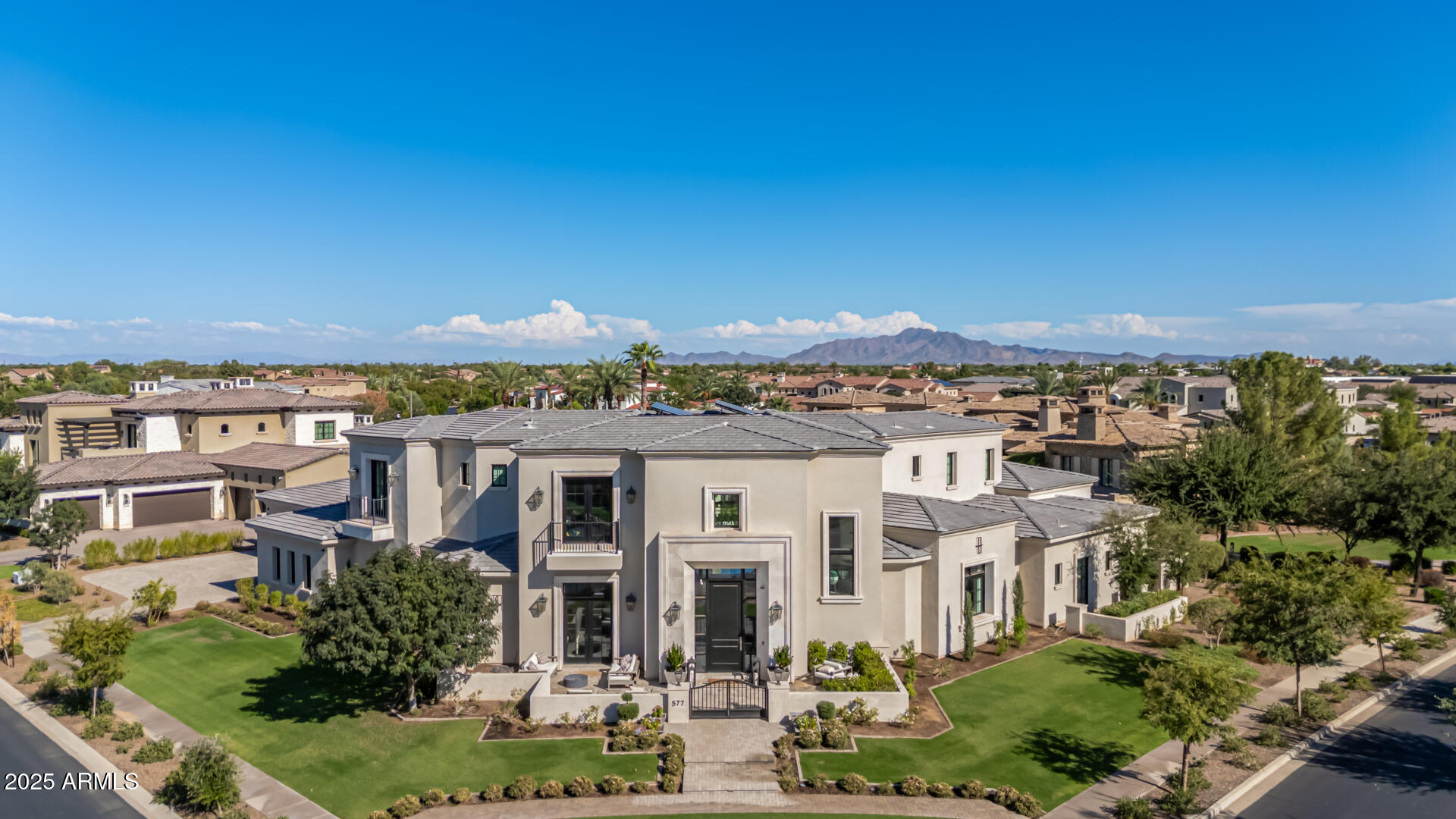 577 W HORSESHOE Place