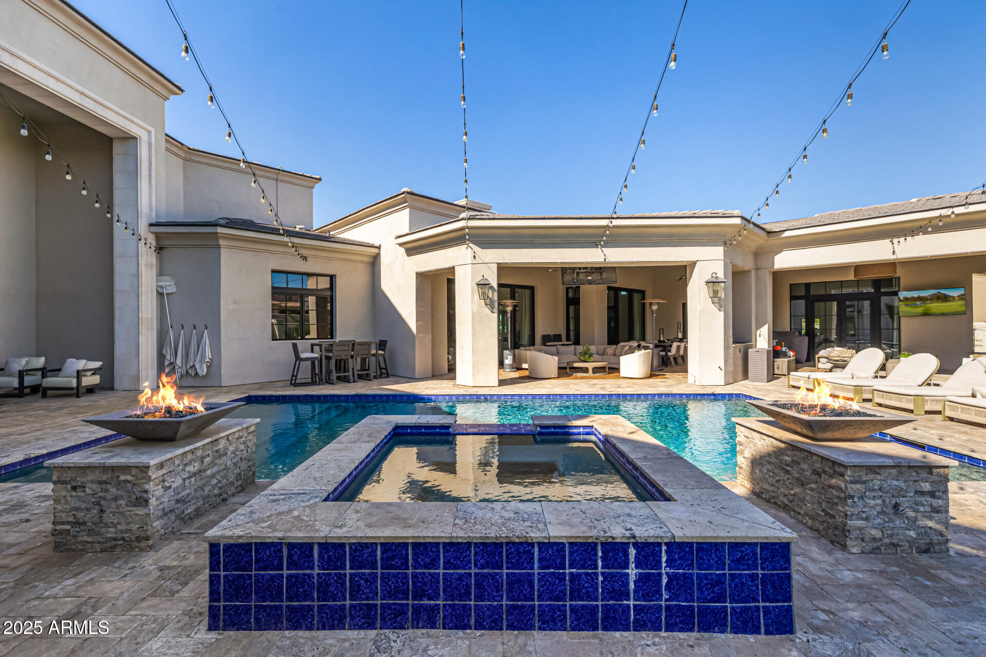 577 W HORSESHOE Place