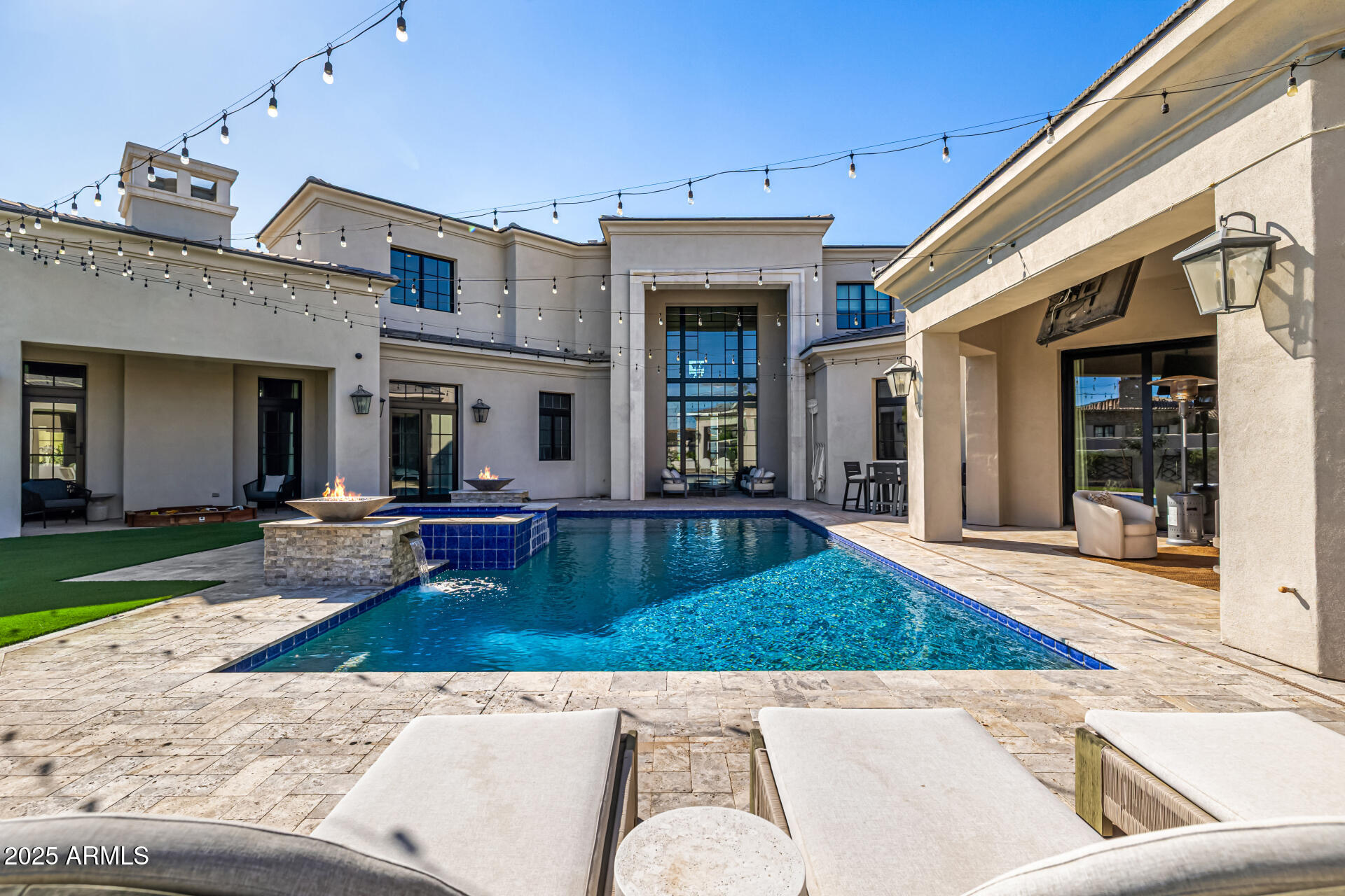 577 W HORSESHOE Place