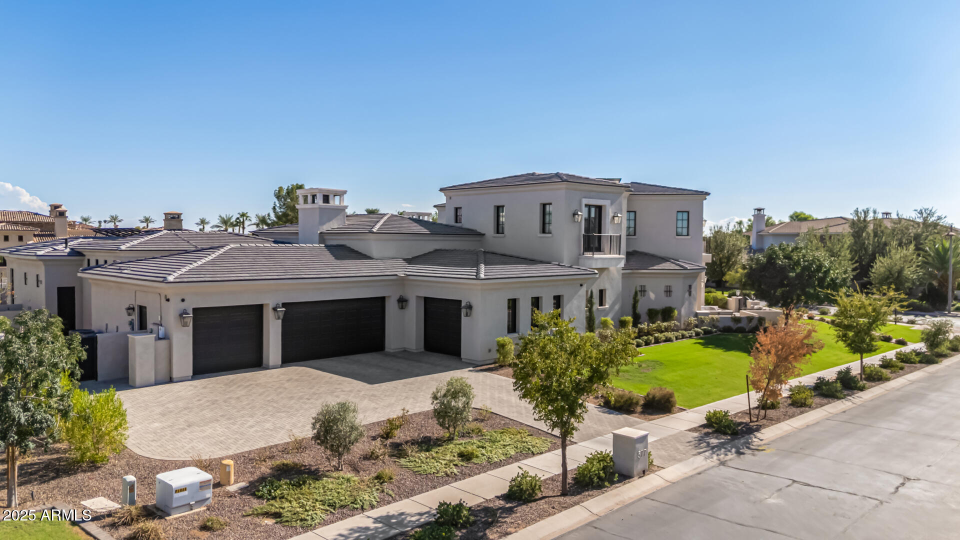 577 W HORSESHOE Place