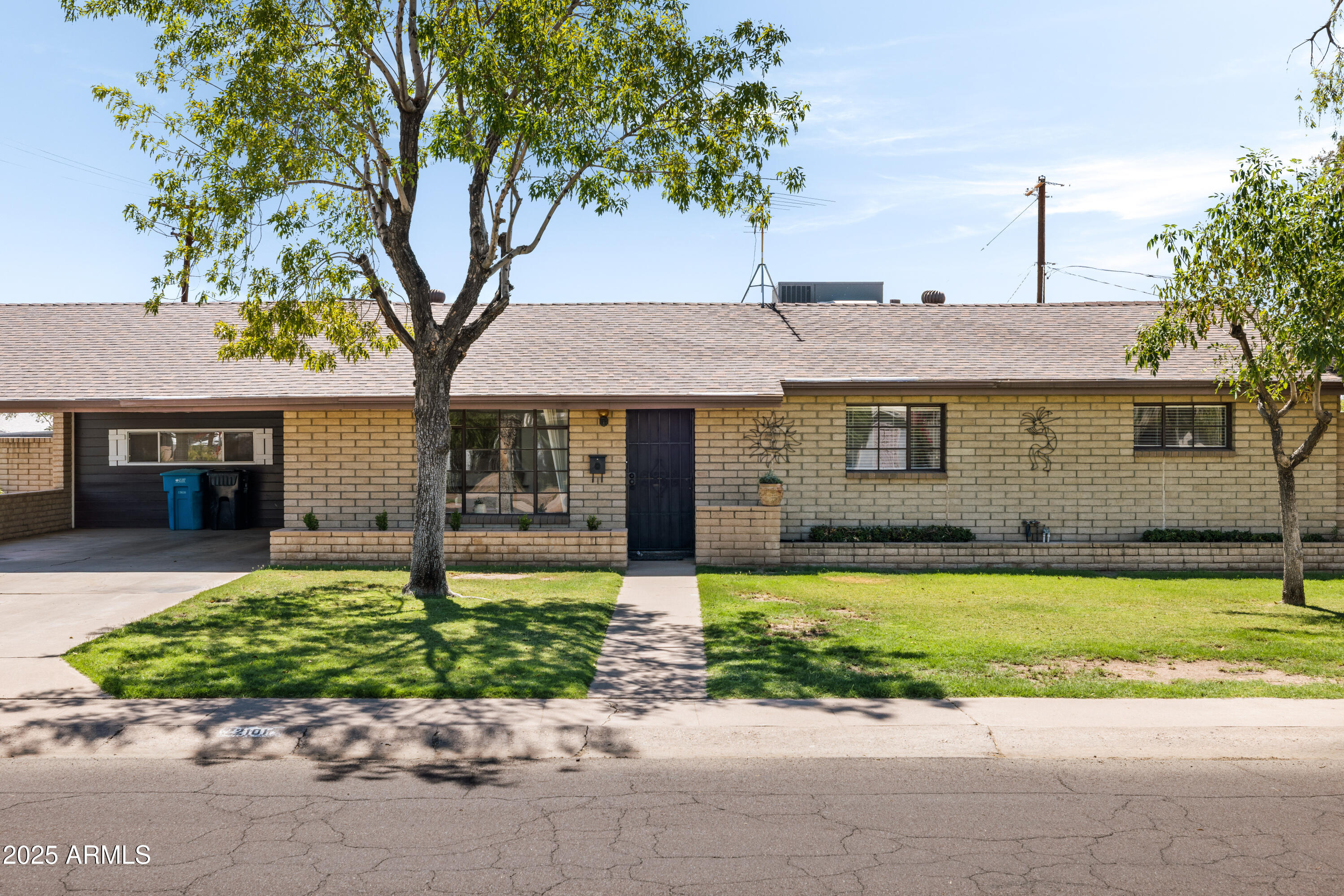2101 W LUKE Avenue