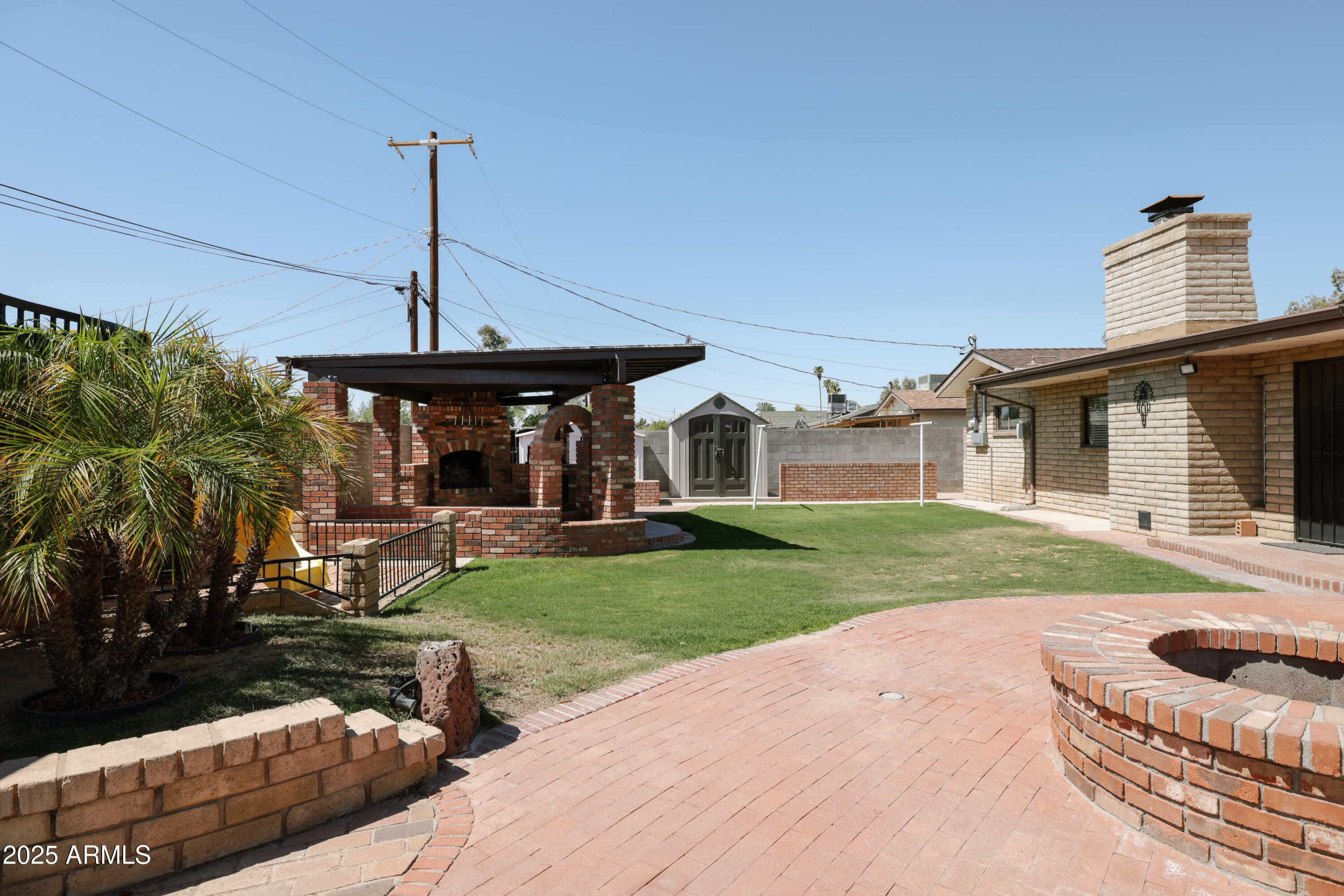 2101 W LUKE Avenue