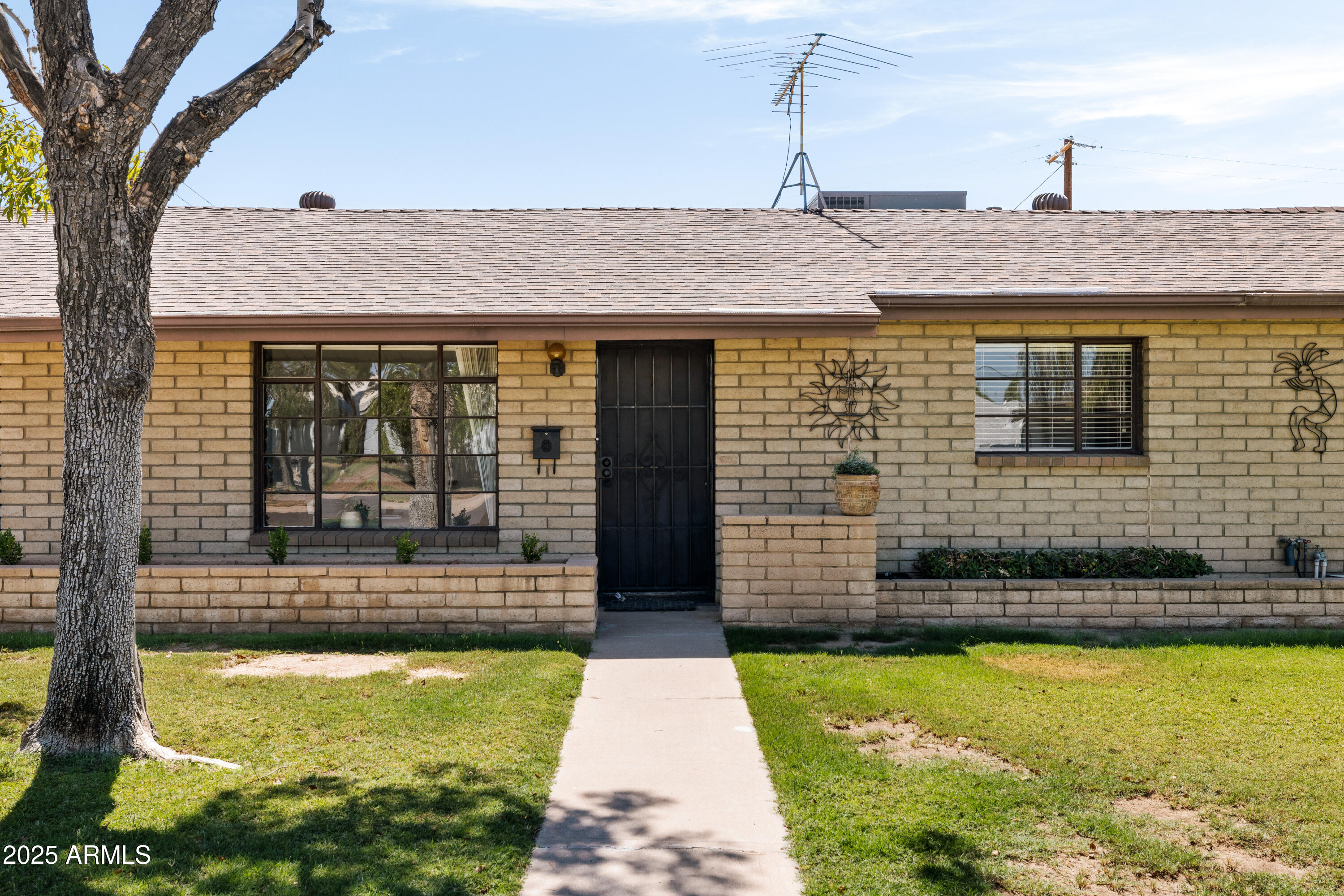 2101 W LUKE Avenue