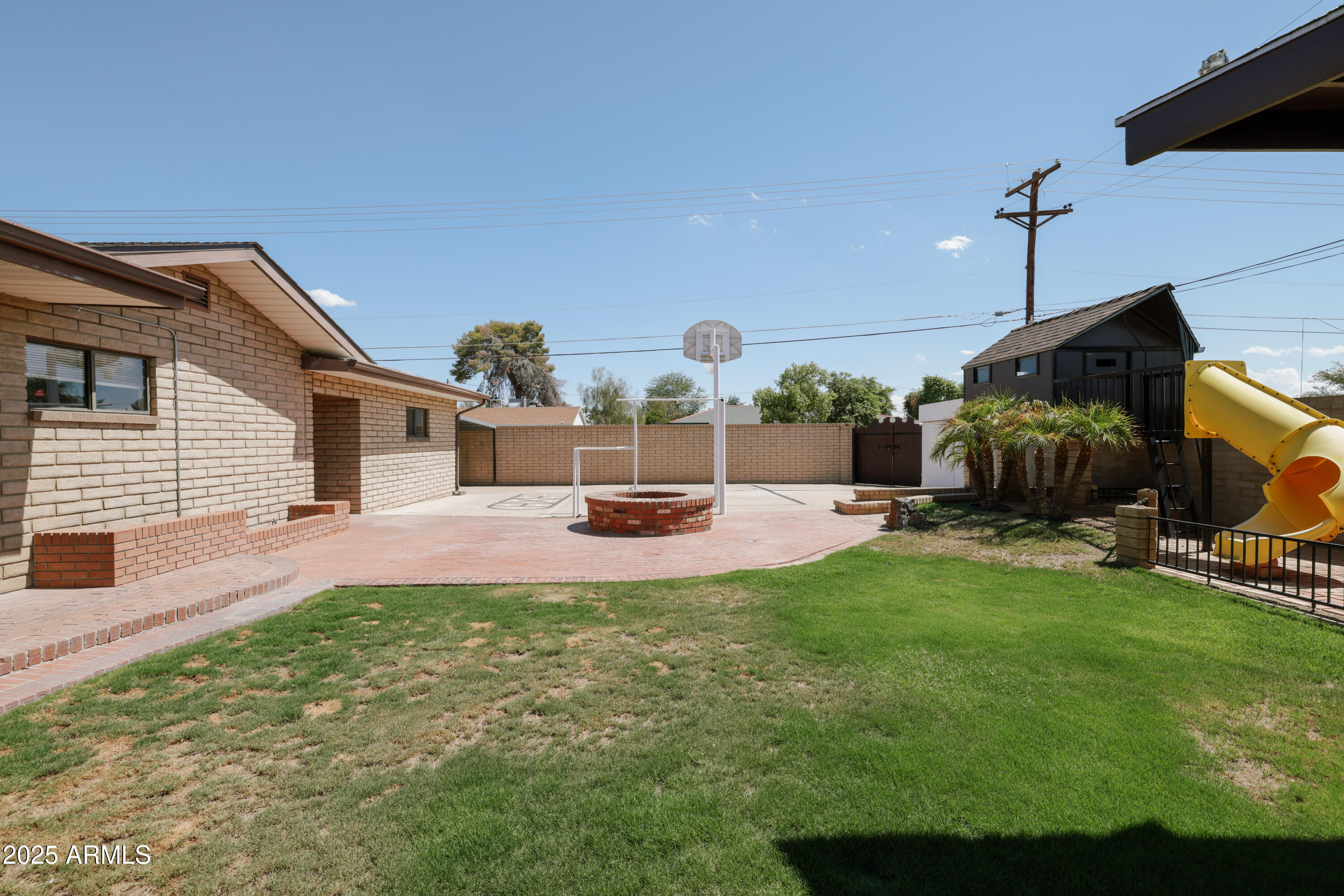 2101 W LUKE Avenue