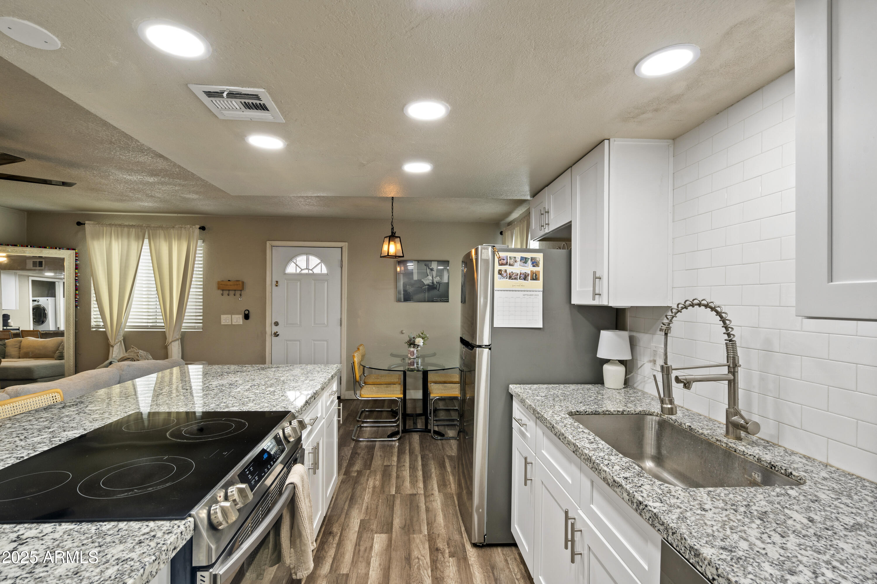 1251 N 47th Place