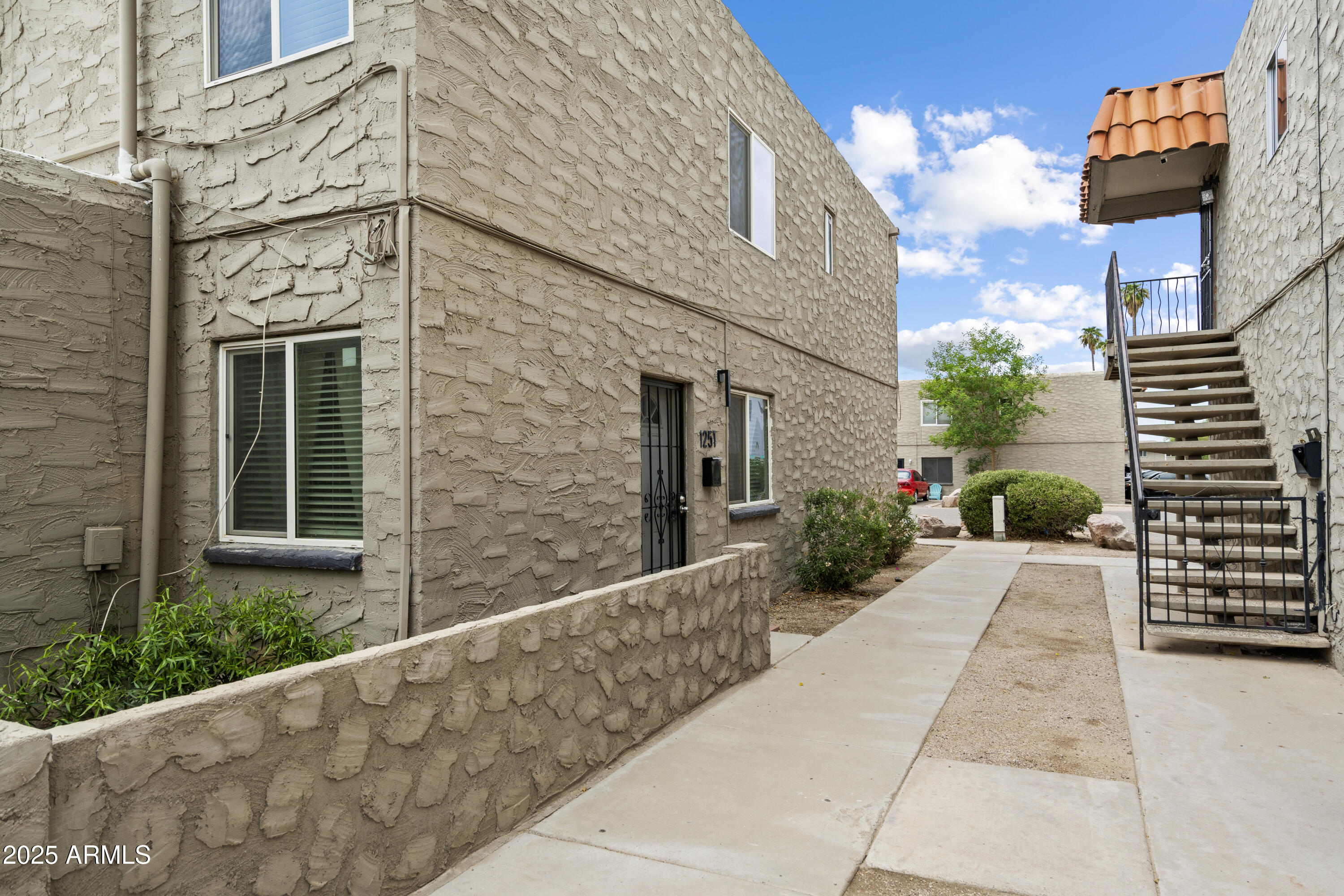 1251 N 47th Place