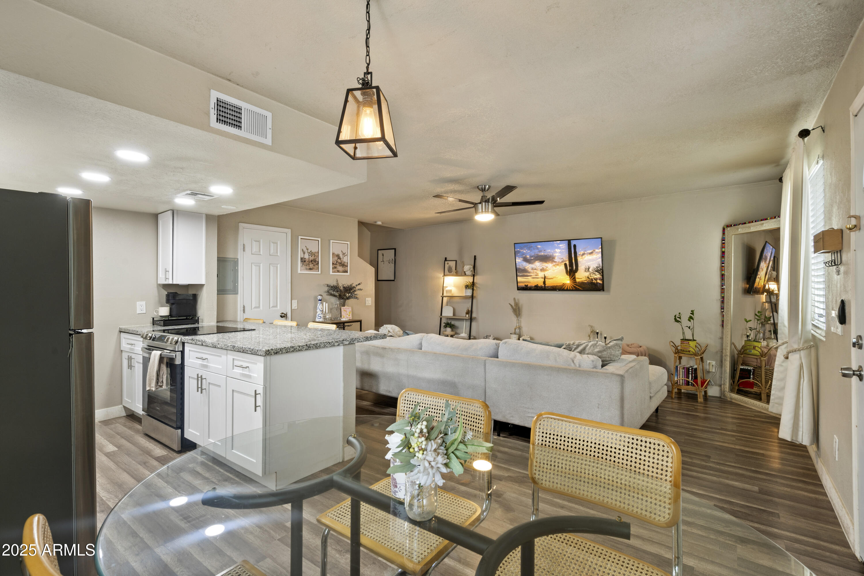 1251 N 47th Place