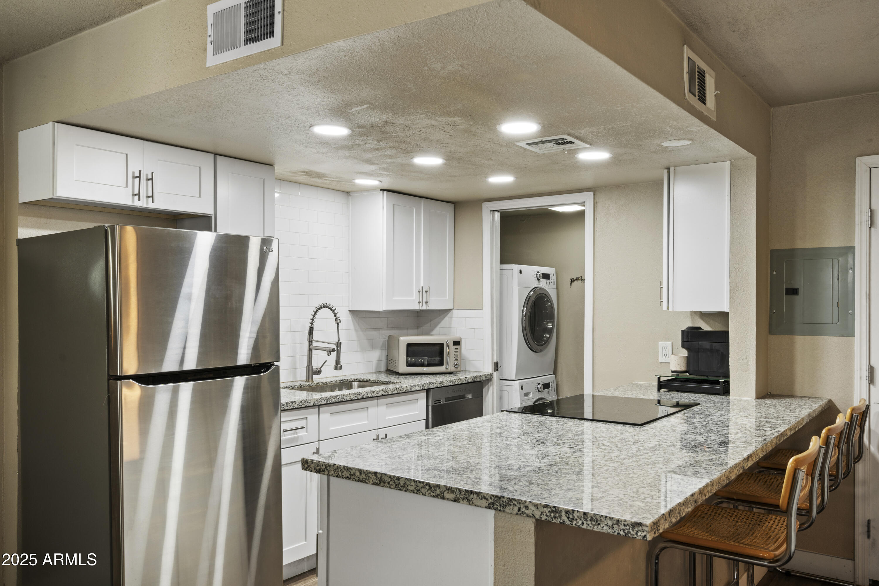 1251 N 47th Place