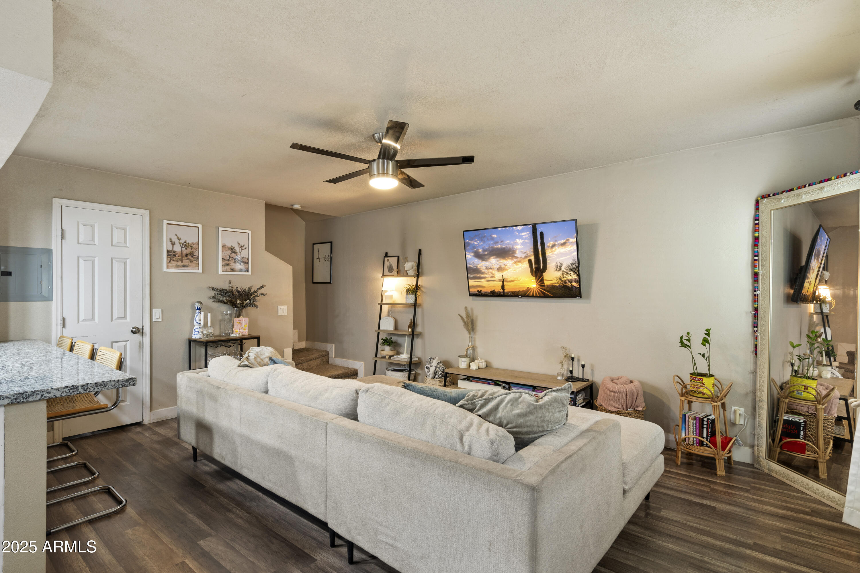 1251 N 47th Place