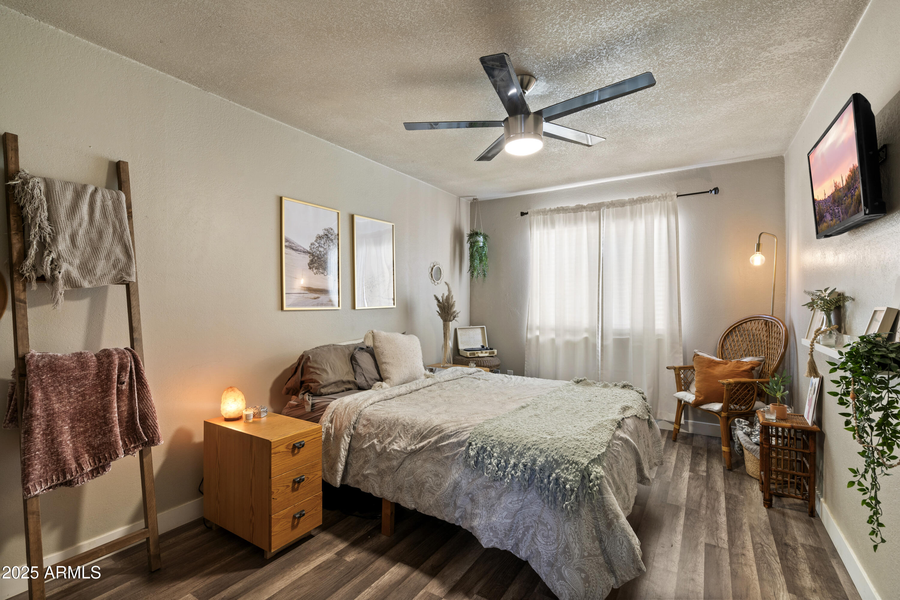 1251 N 47th Place